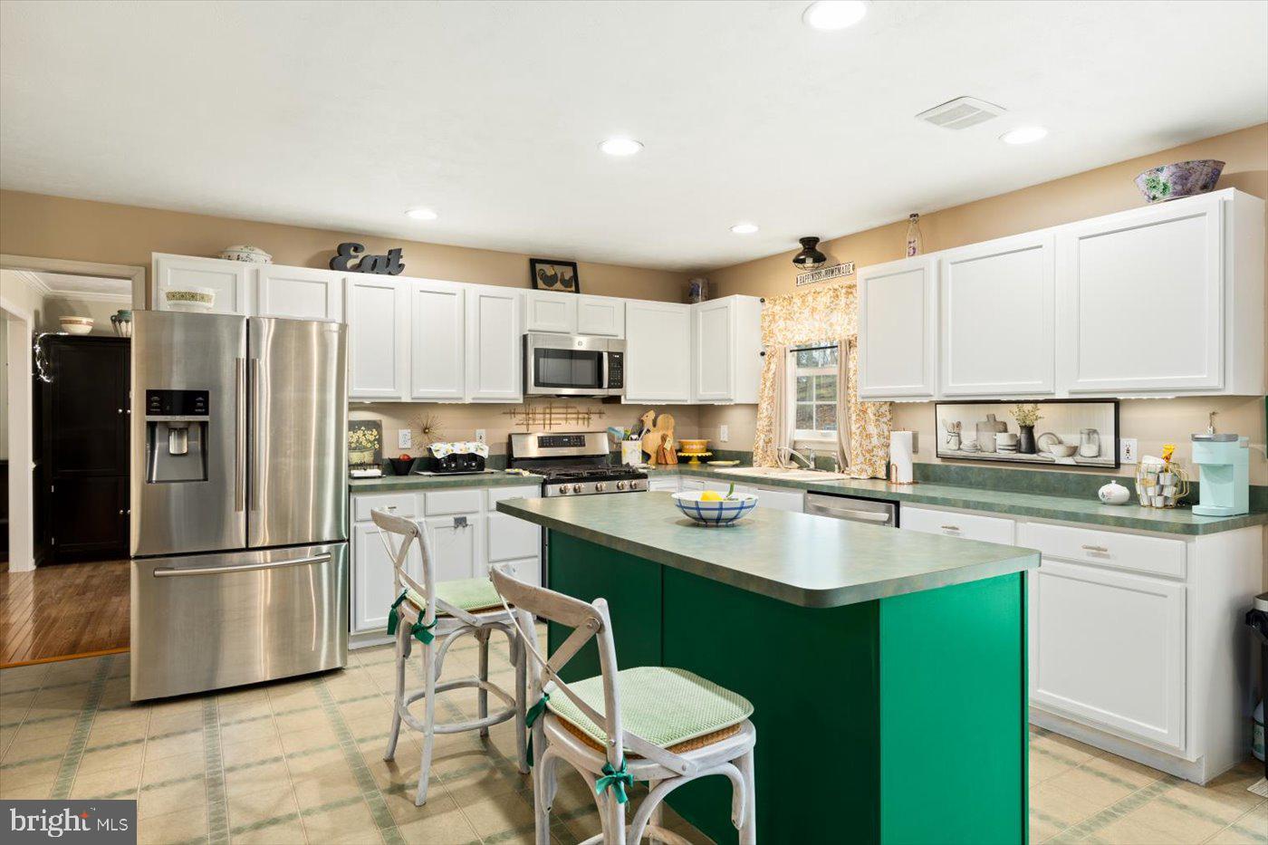 PRESIDENTIAL LAKES - Residential