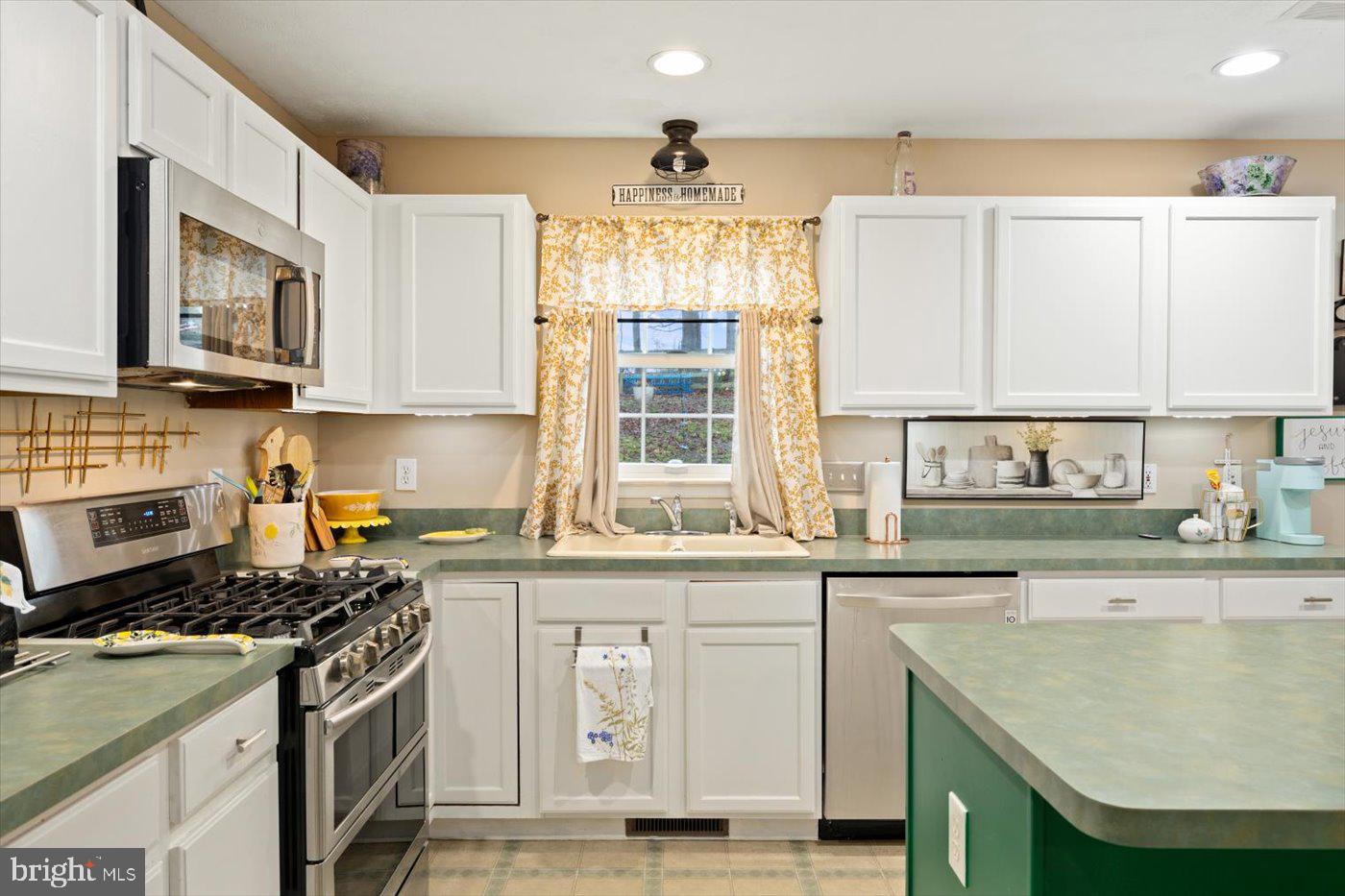 PRESIDENTIAL LAKES - Residential