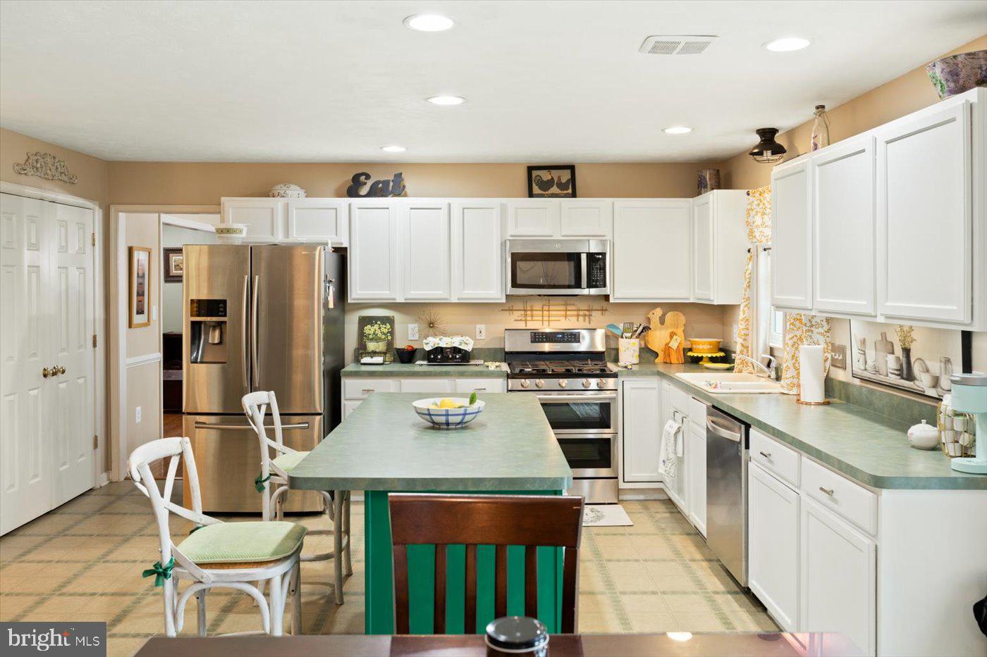 PRESIDENTIAL LAKES - Residential