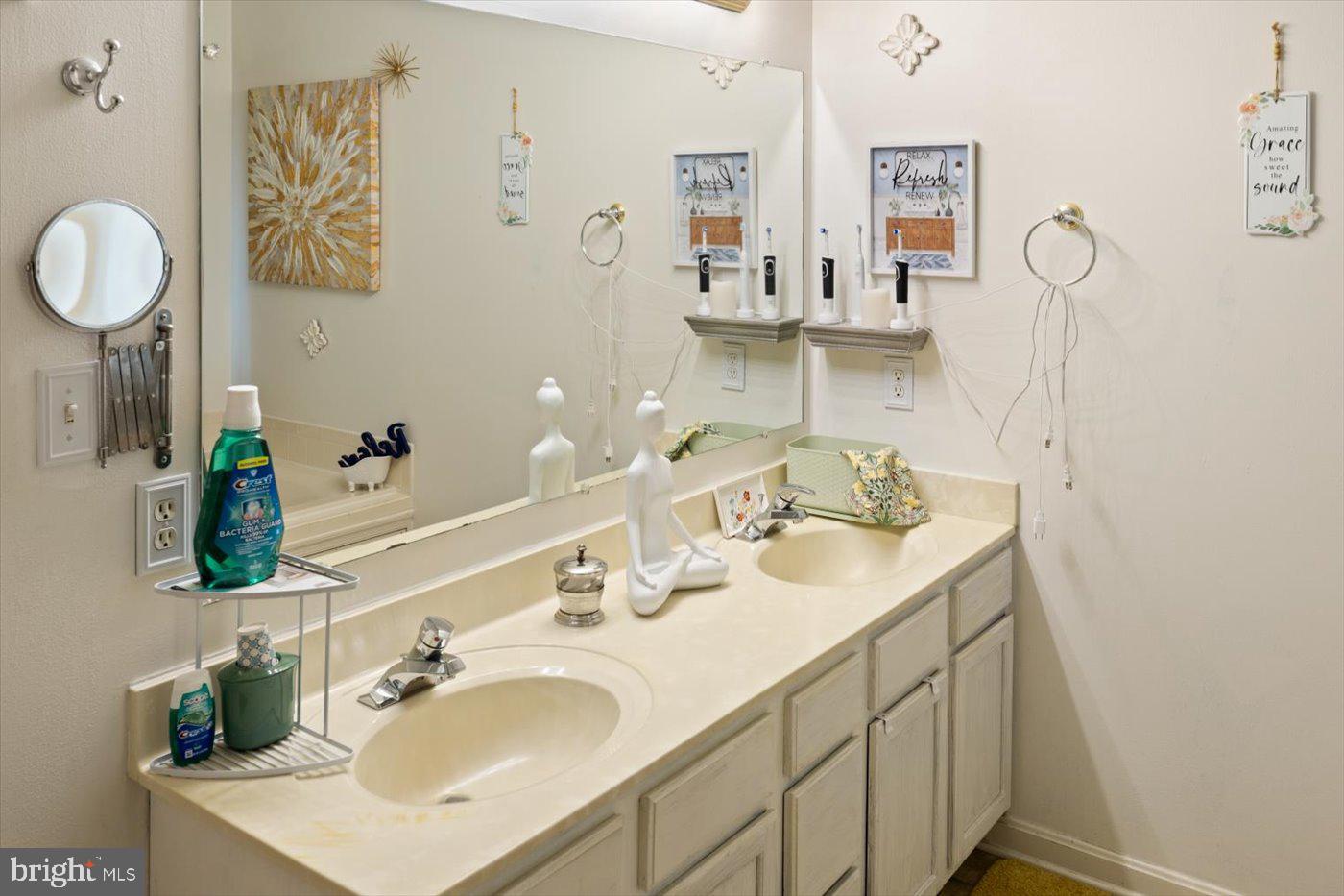 PRESIDENTIAL LAKES - Residential