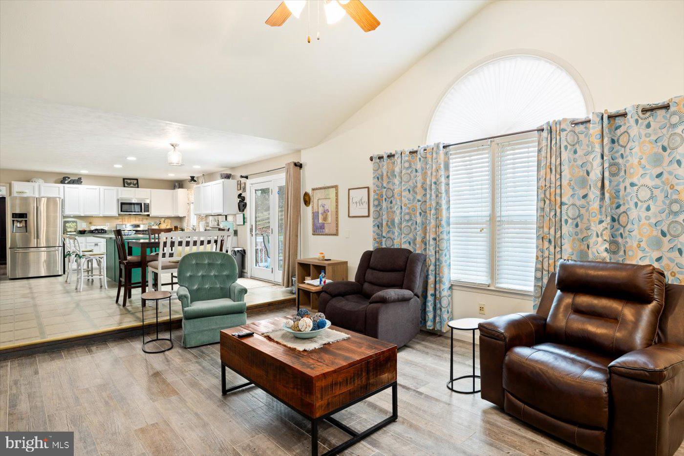 PRESIDENTIAL LAKES - Residential