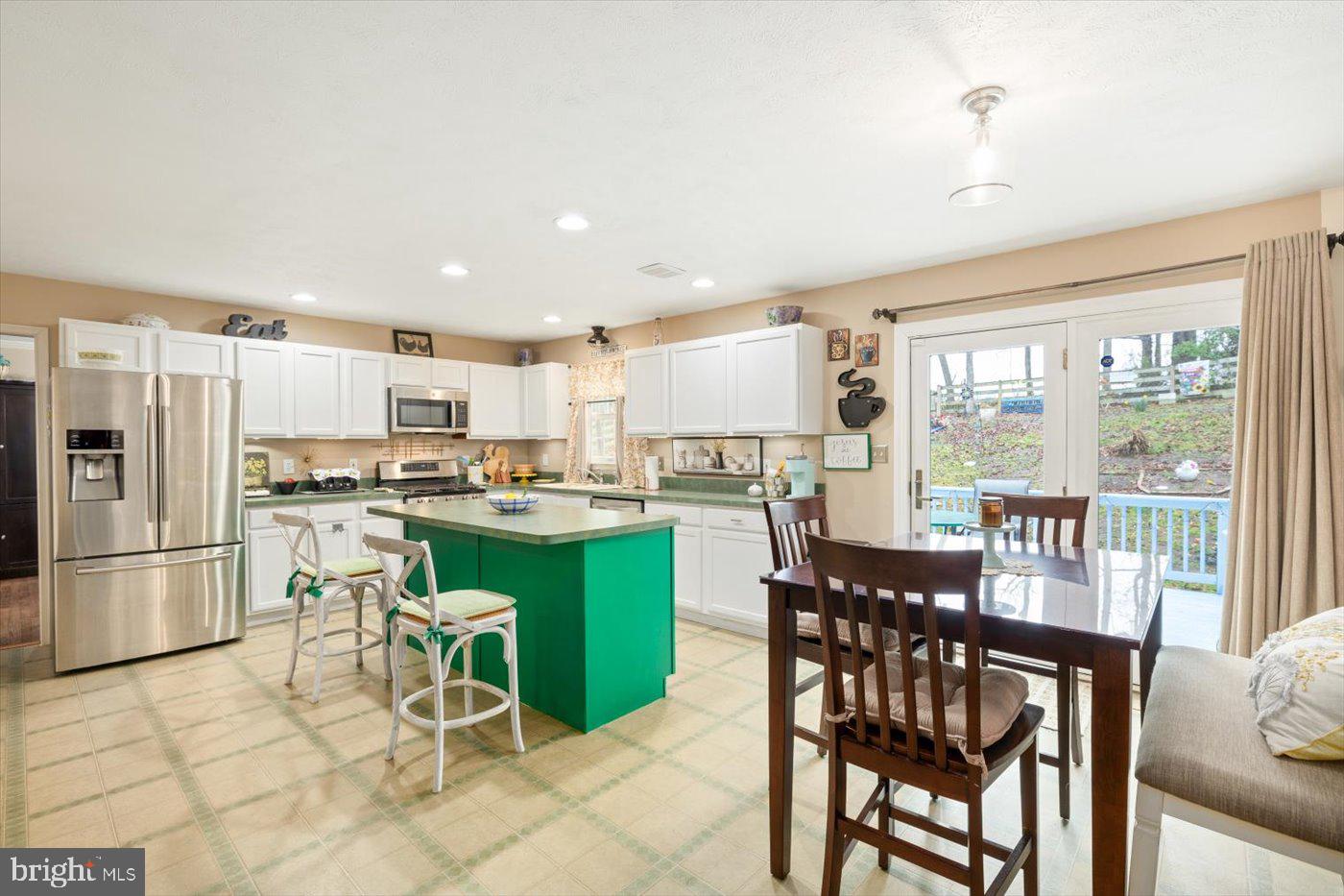 PRESIDENTIAL LAKES - Residential