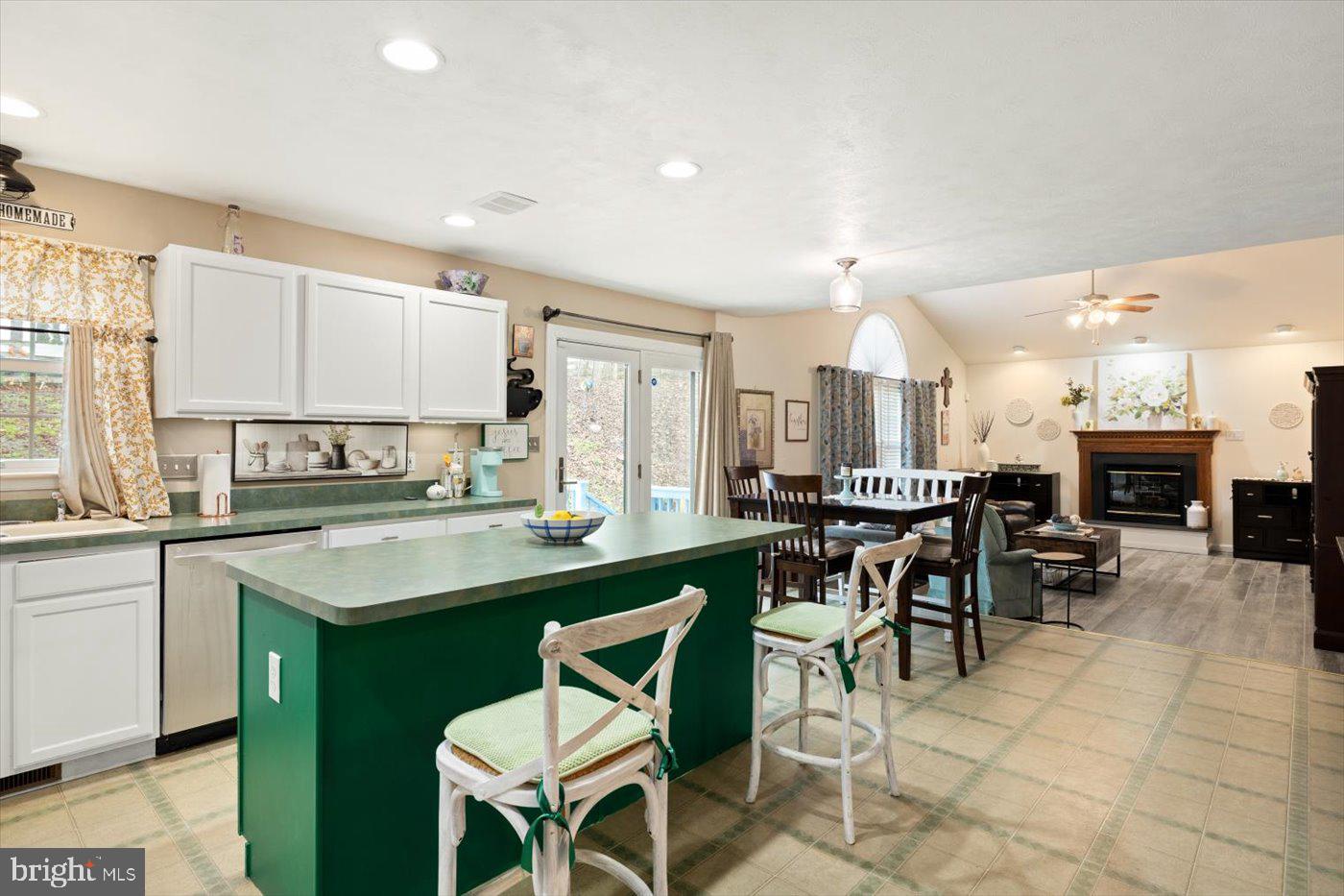 PRESIDENTIAL LAKES - Residential