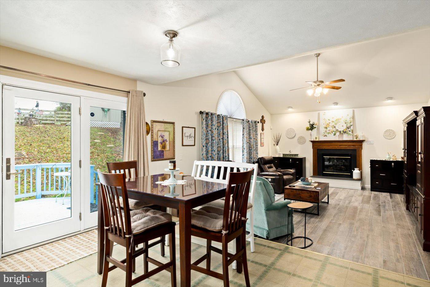 PRESIDENTIAL LAKES - Residential