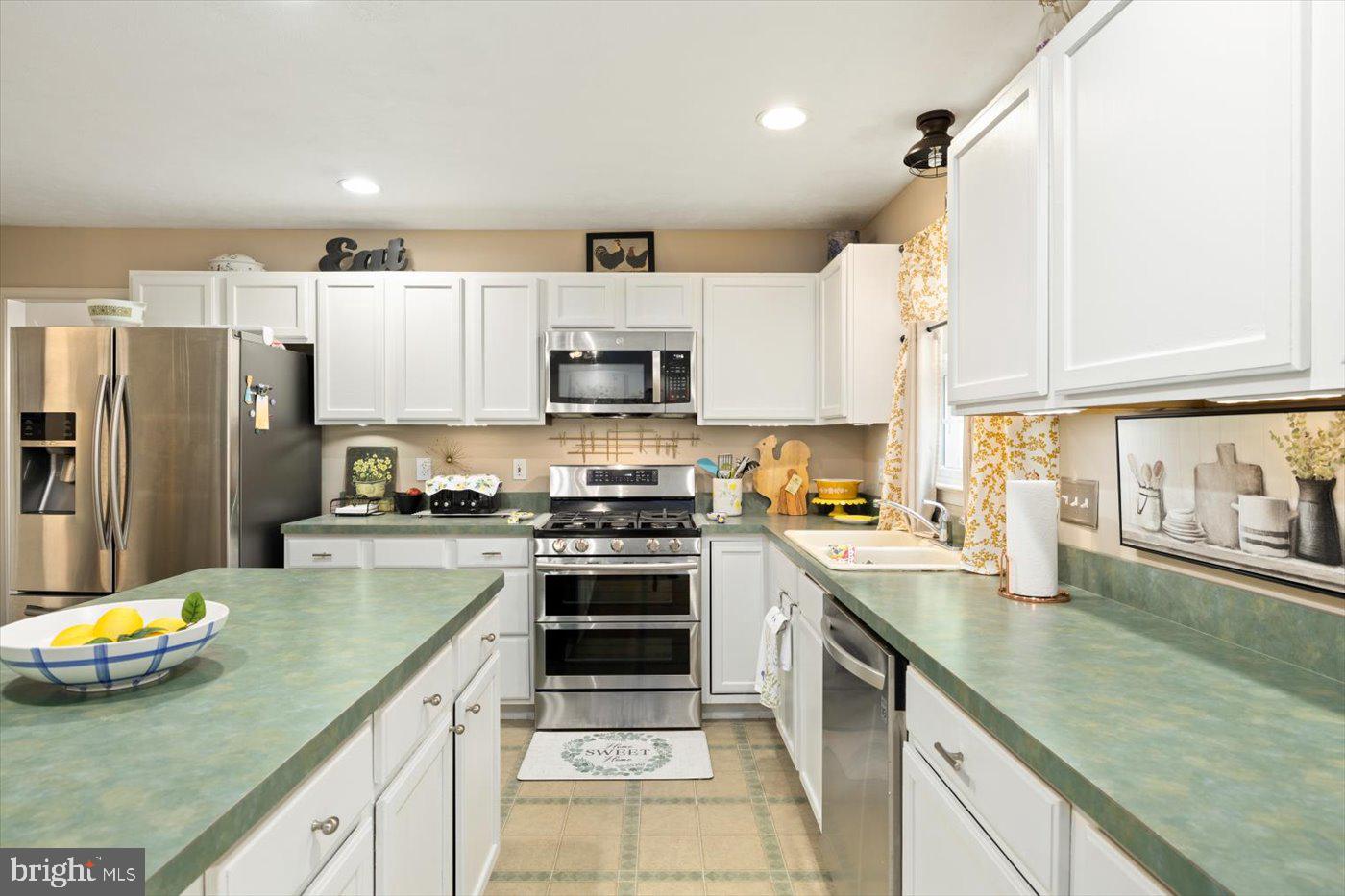 PRESIDENTIAL LAKES - Residential