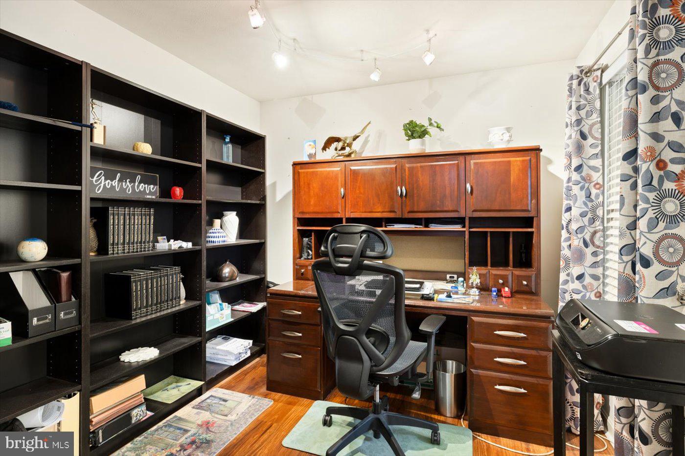 PRESIDENTIAL LAKES - Residential