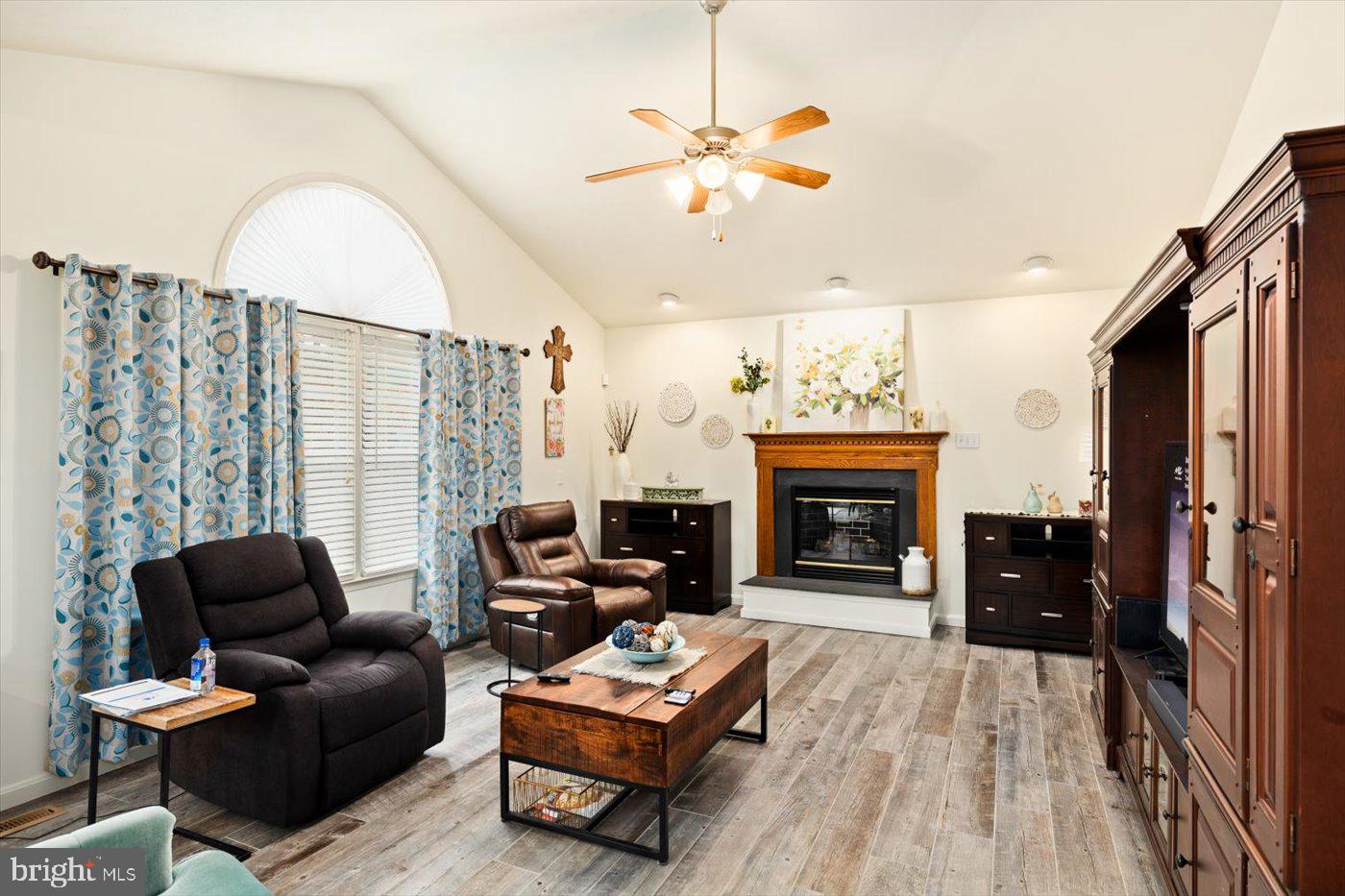 PRESIDENTIAL LAKES - Residential