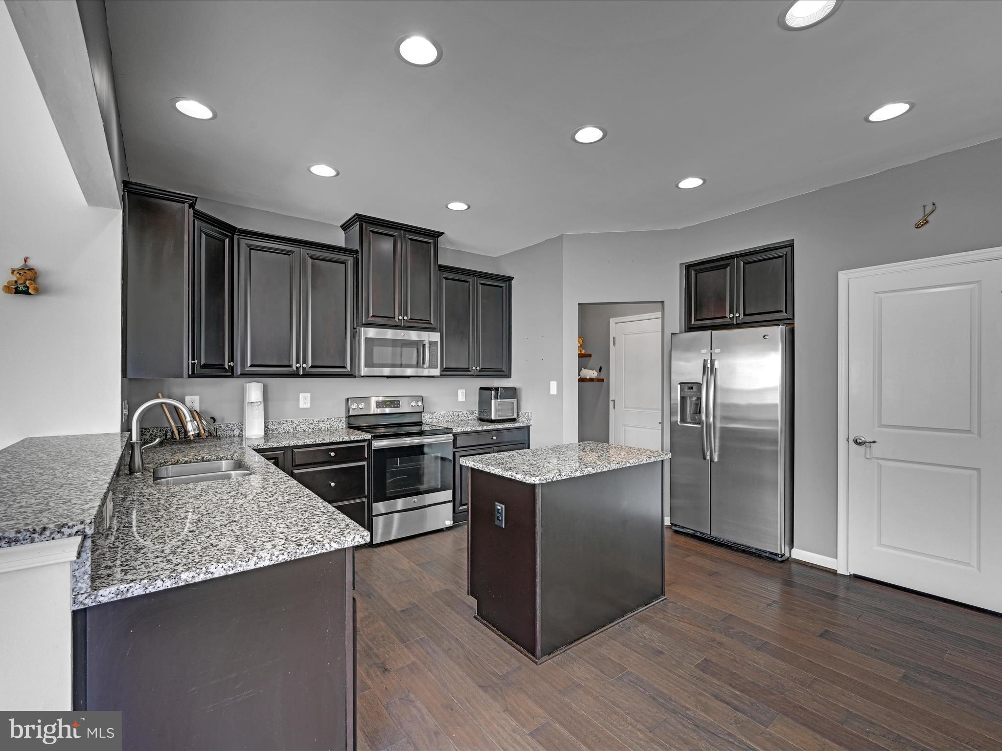 LOGANS RESERVE - Residential