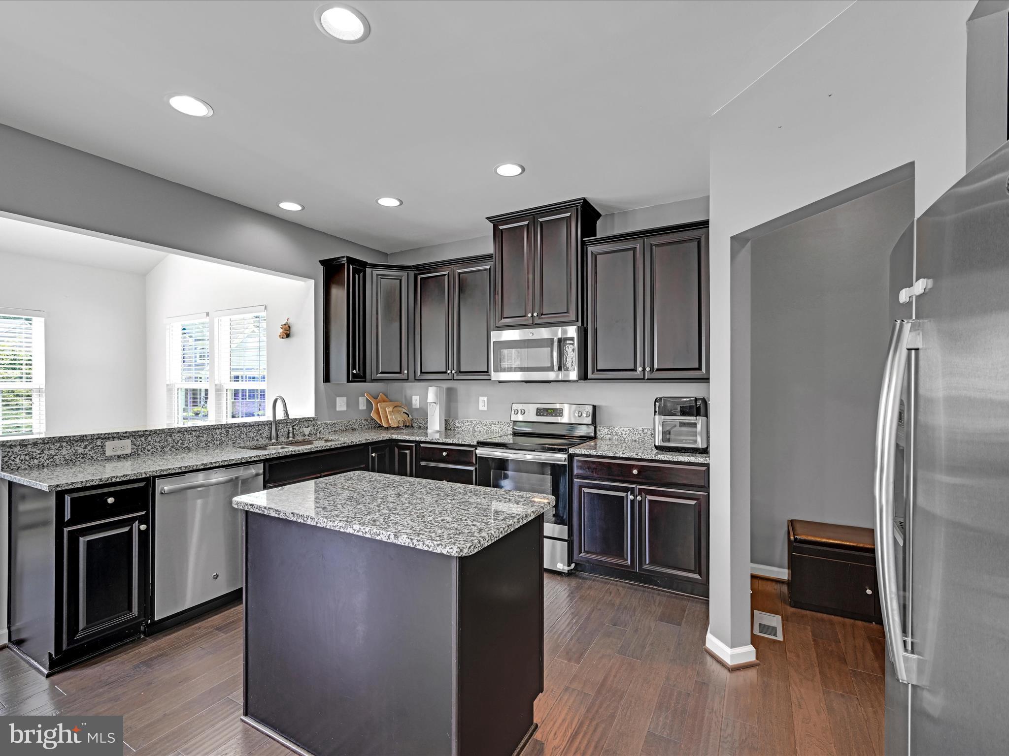 LOGANS RESERVE - Residential