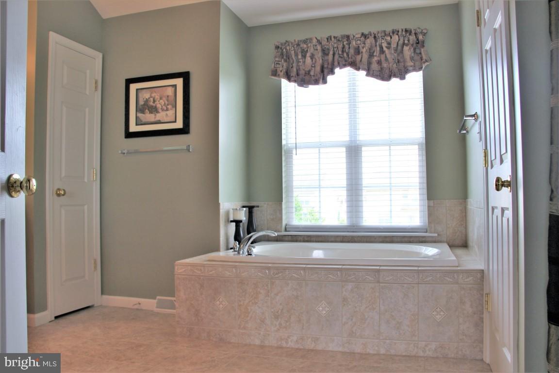 VINTAGE ACRES - Residential