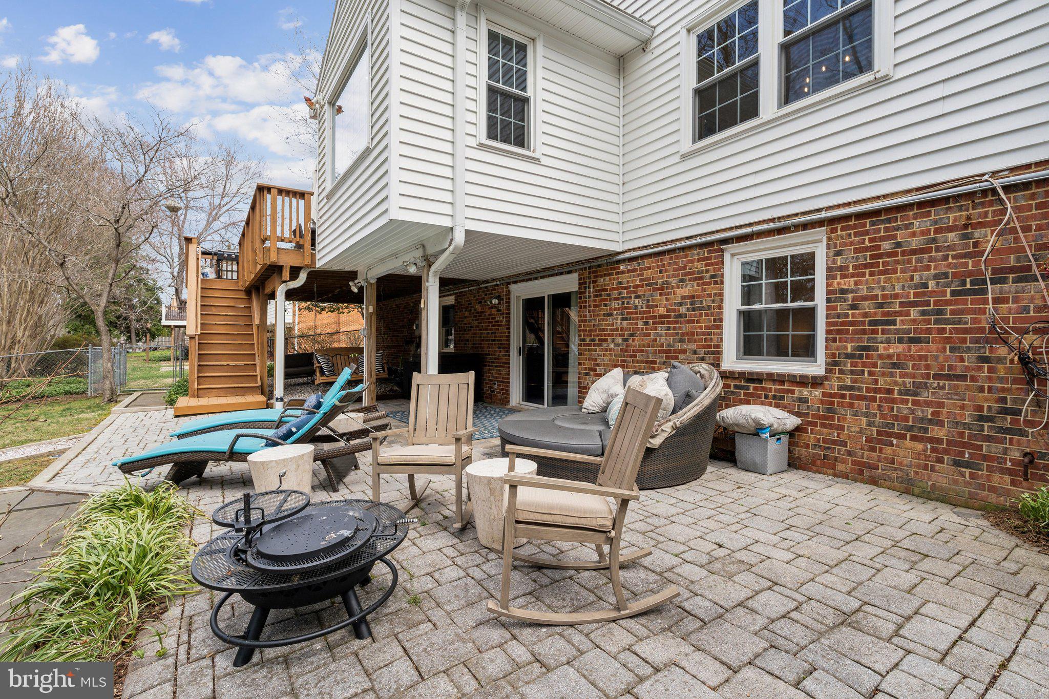 SUTTON PLACE - Residential