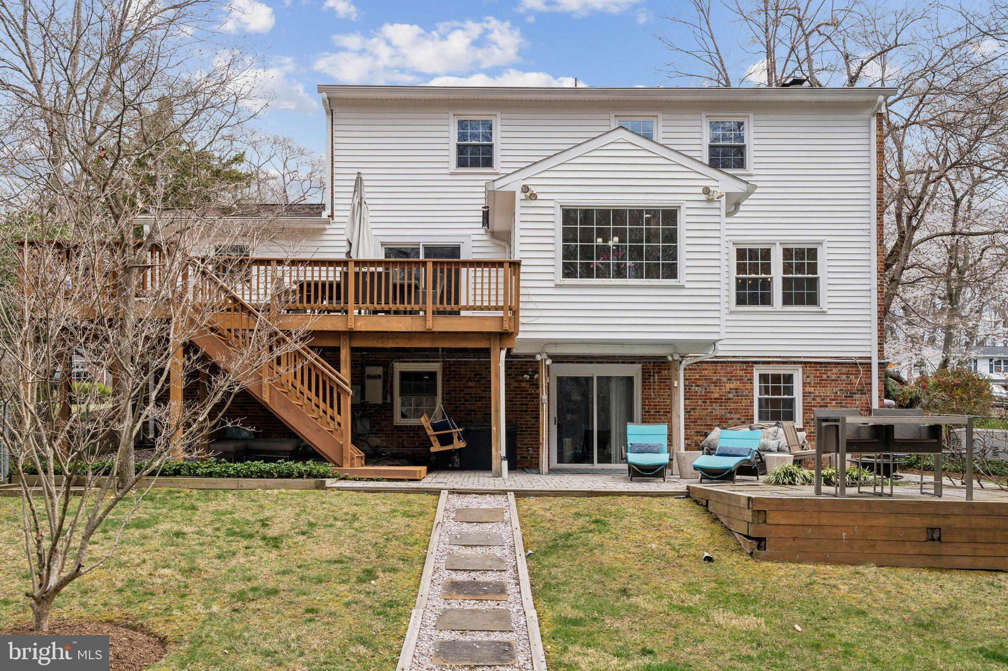 SUTTON PLACE - Residential