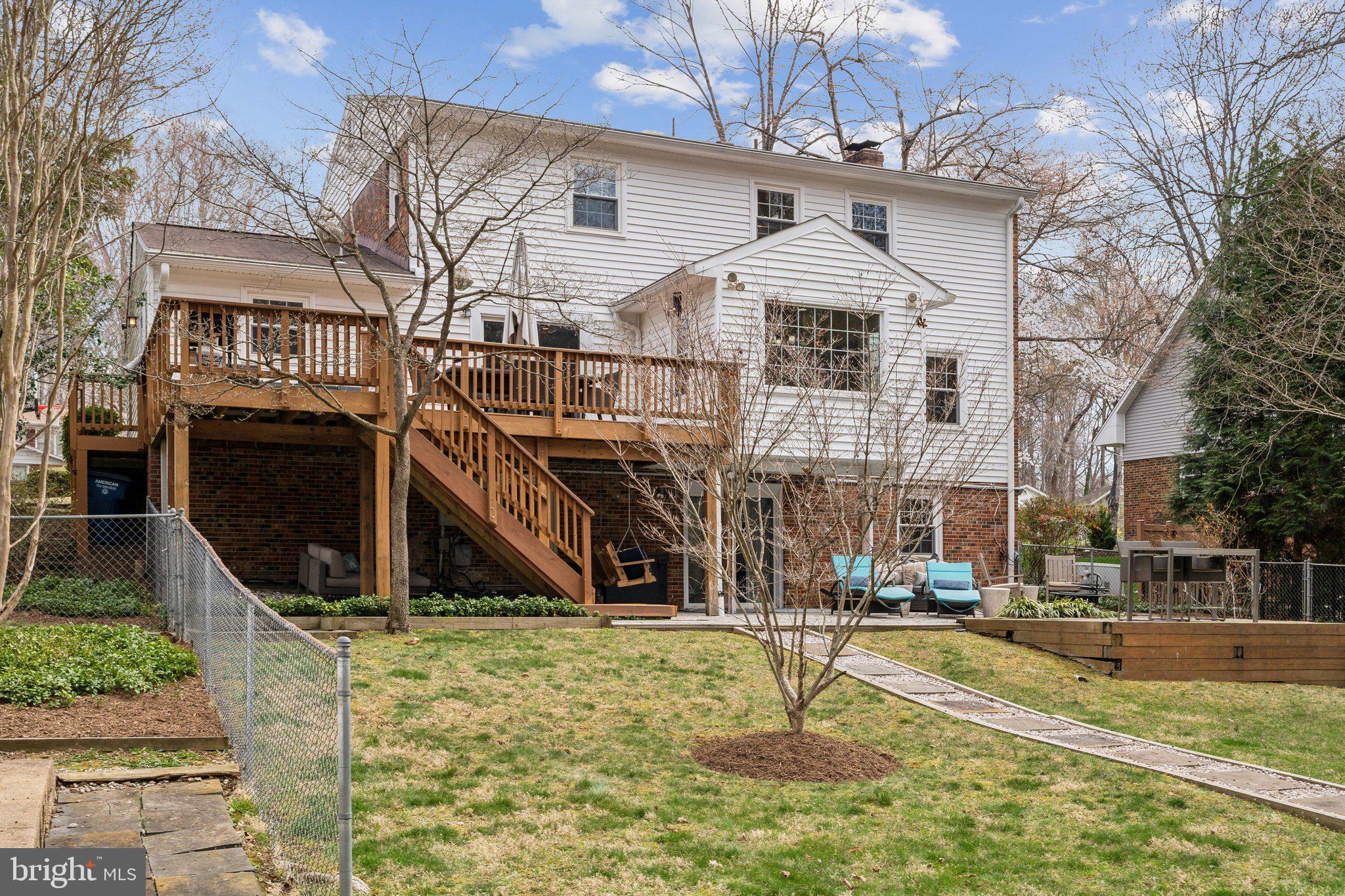 SUTTON PLACE - Residential