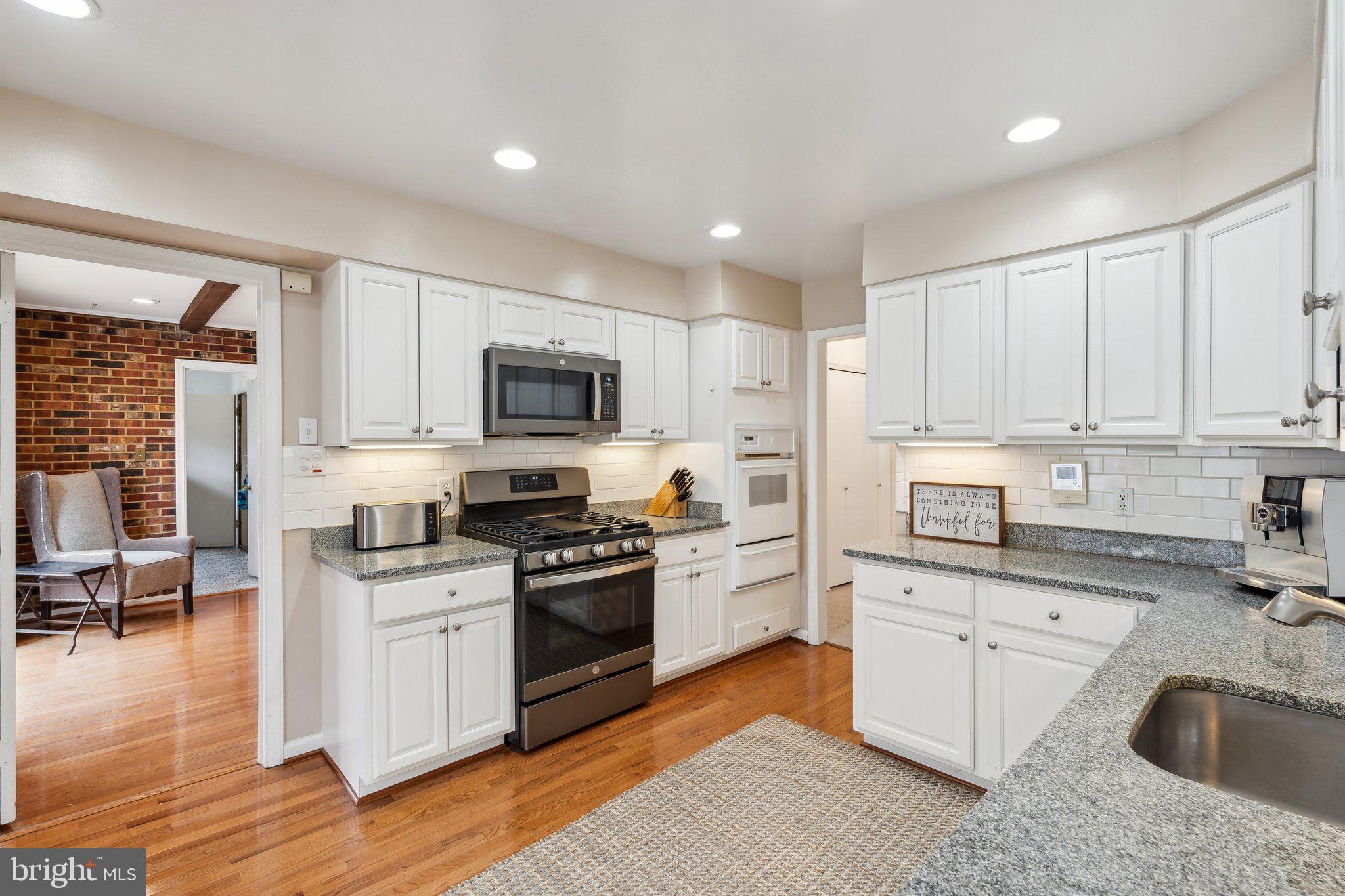 SUTTON PLACE - Residential