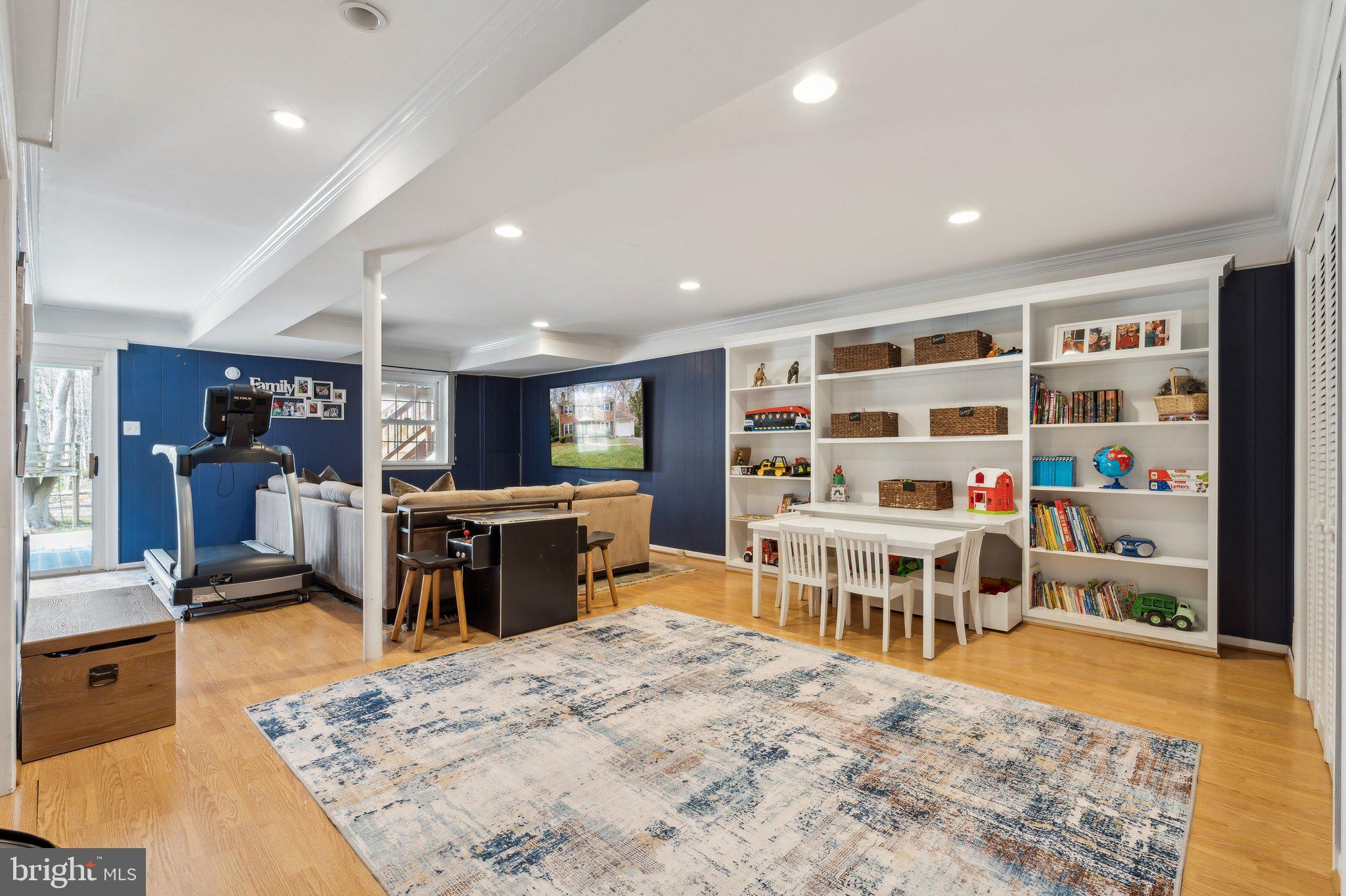 SUTTON PLACE - Residential