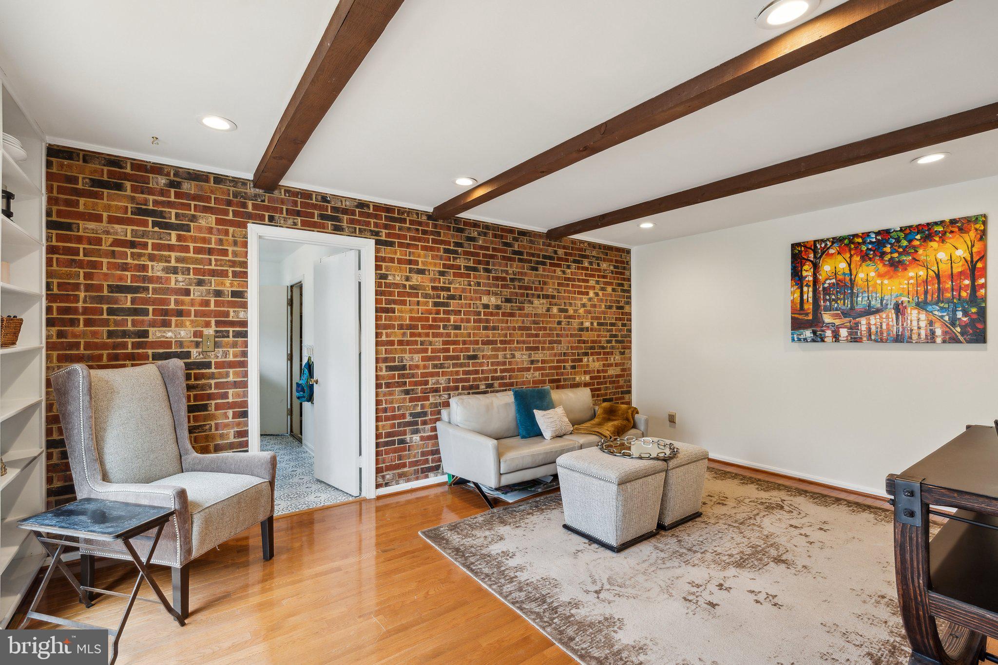 SUTTON PLACE - Residential