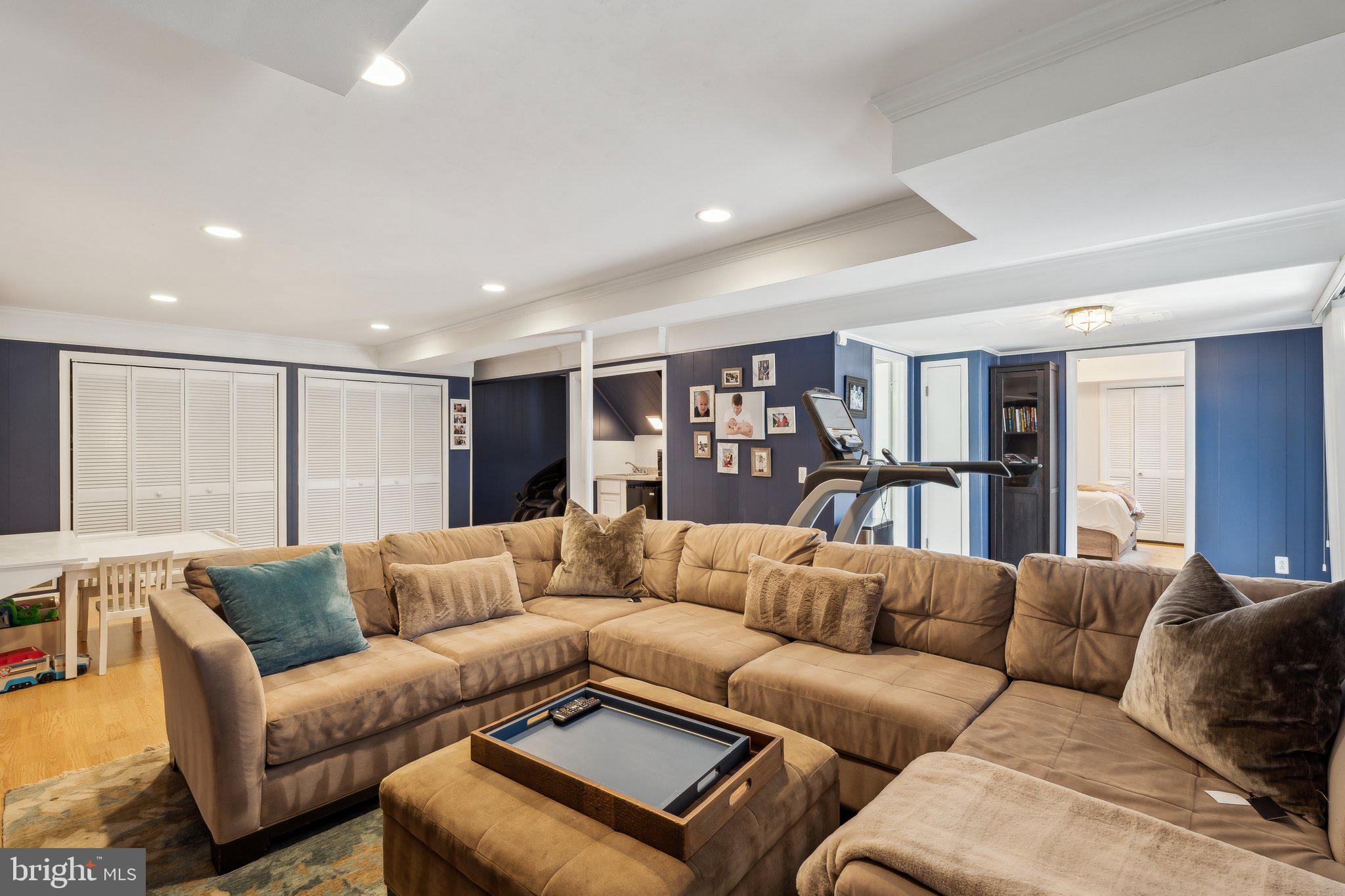 SUTTON PLACE - Residential