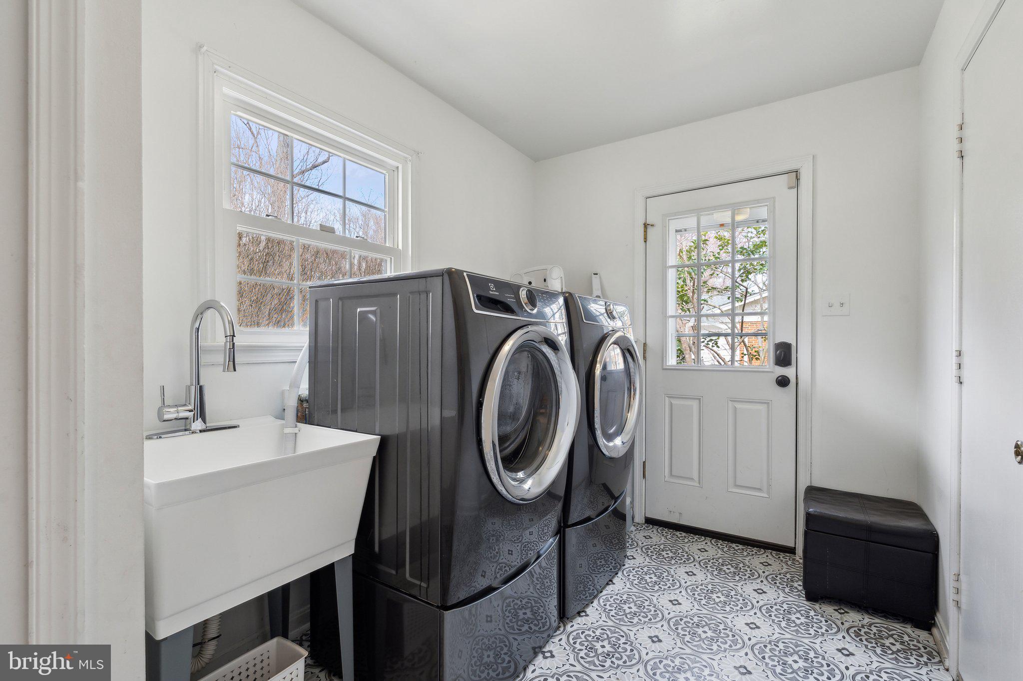 SUTTON PLACE - Residential