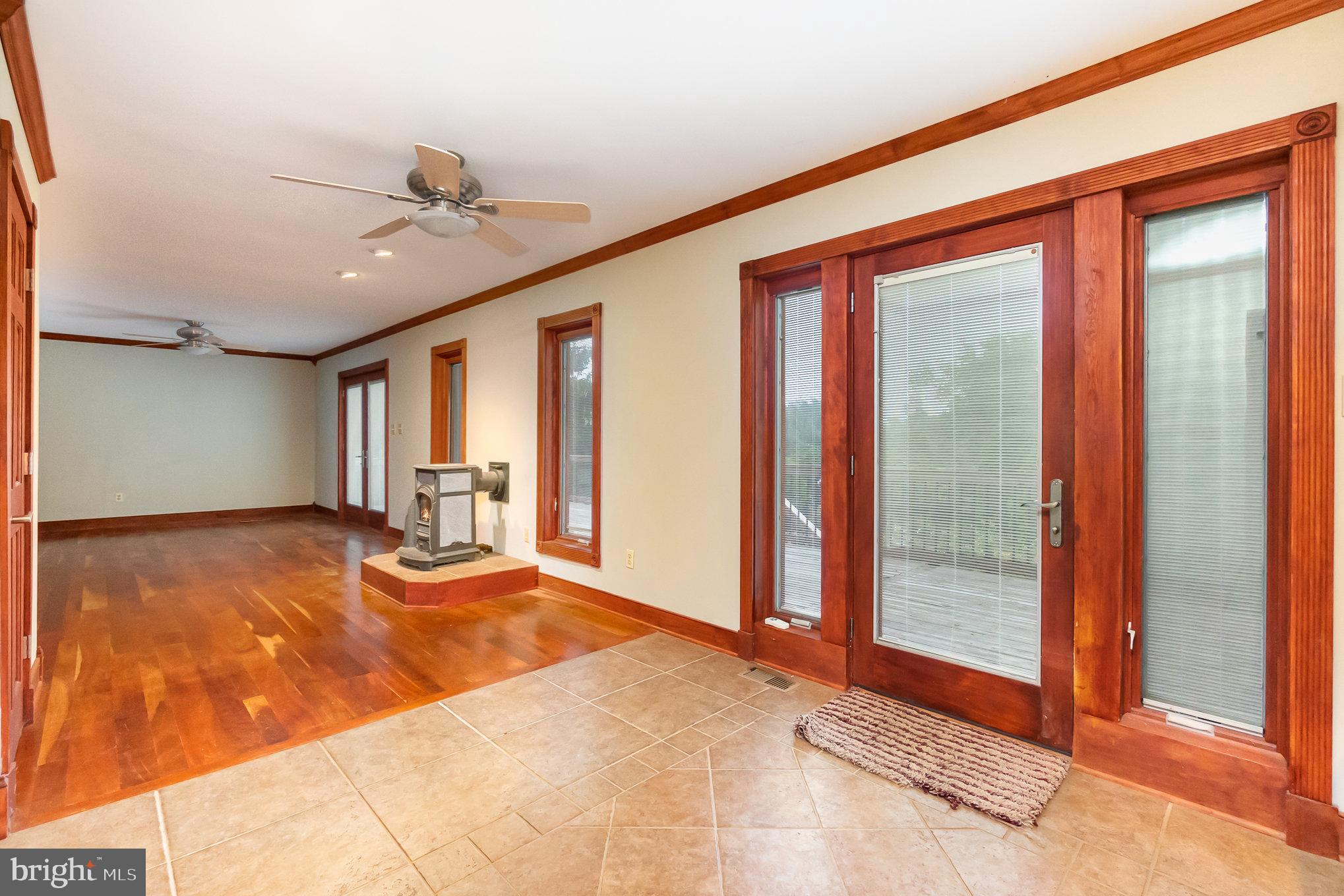 LYNS FOREST - Residential