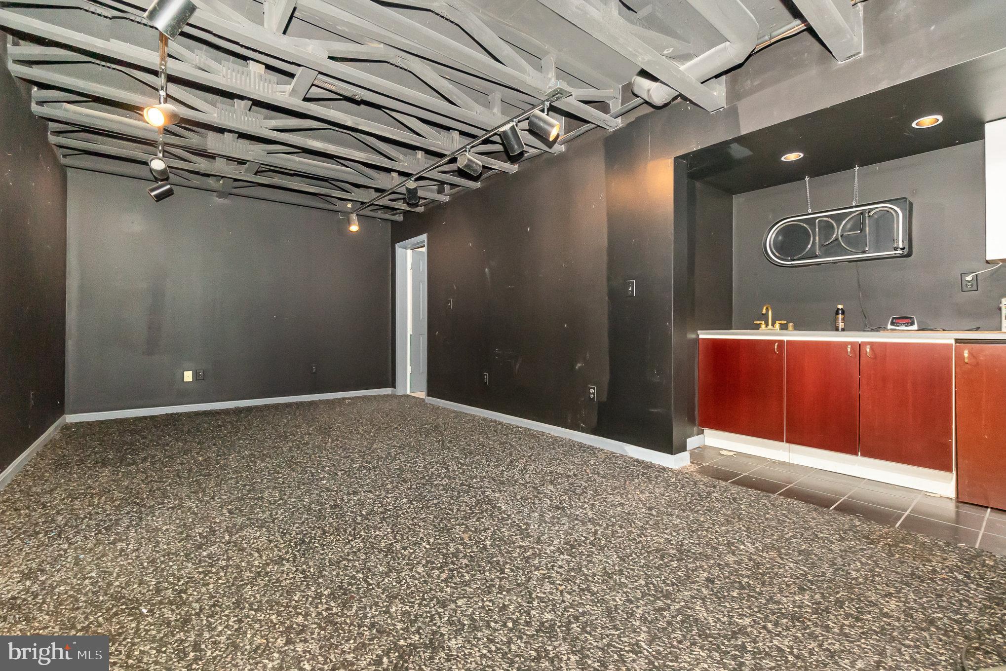 LYNS FOREST - Residential