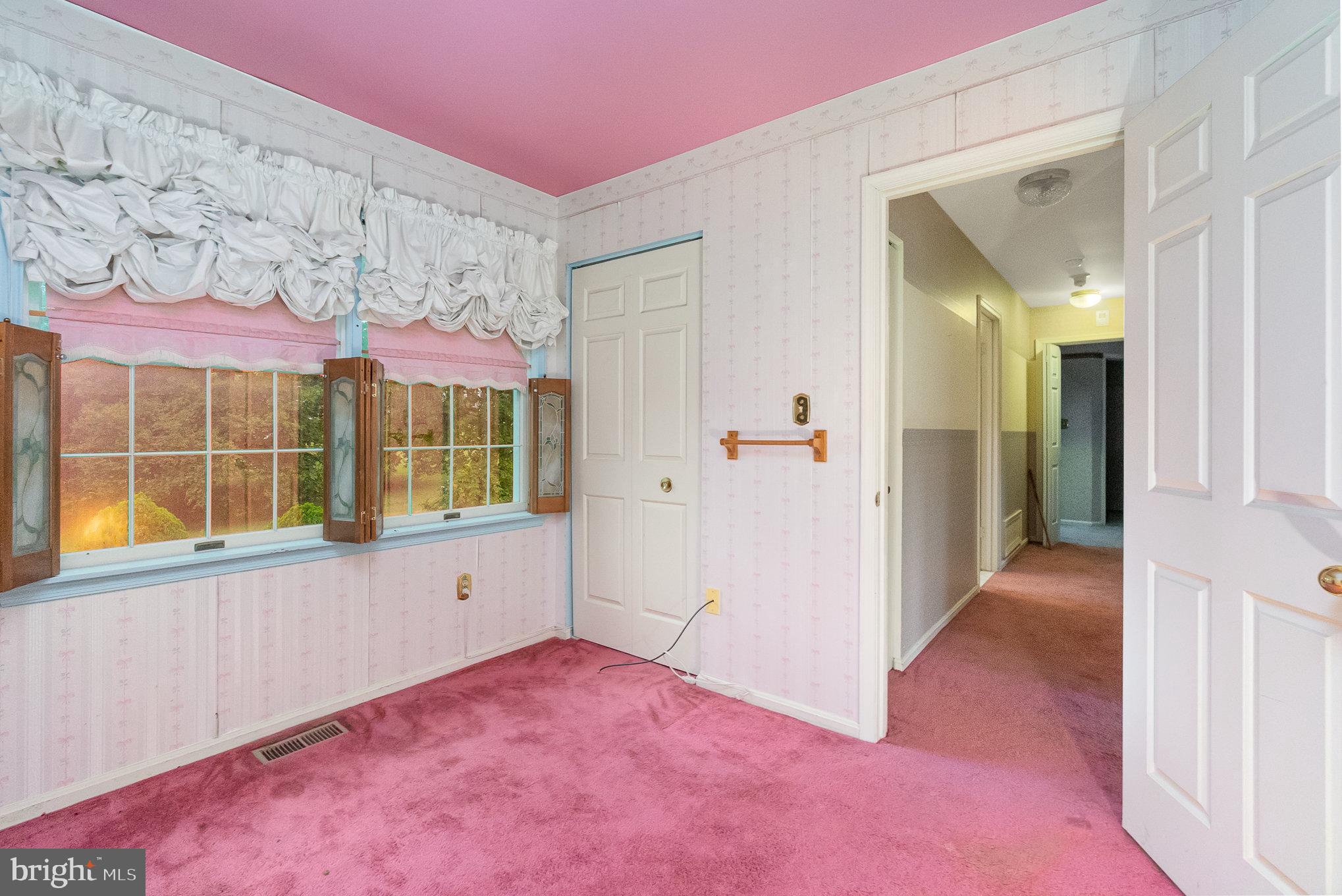 LYNS FOREST - Residential