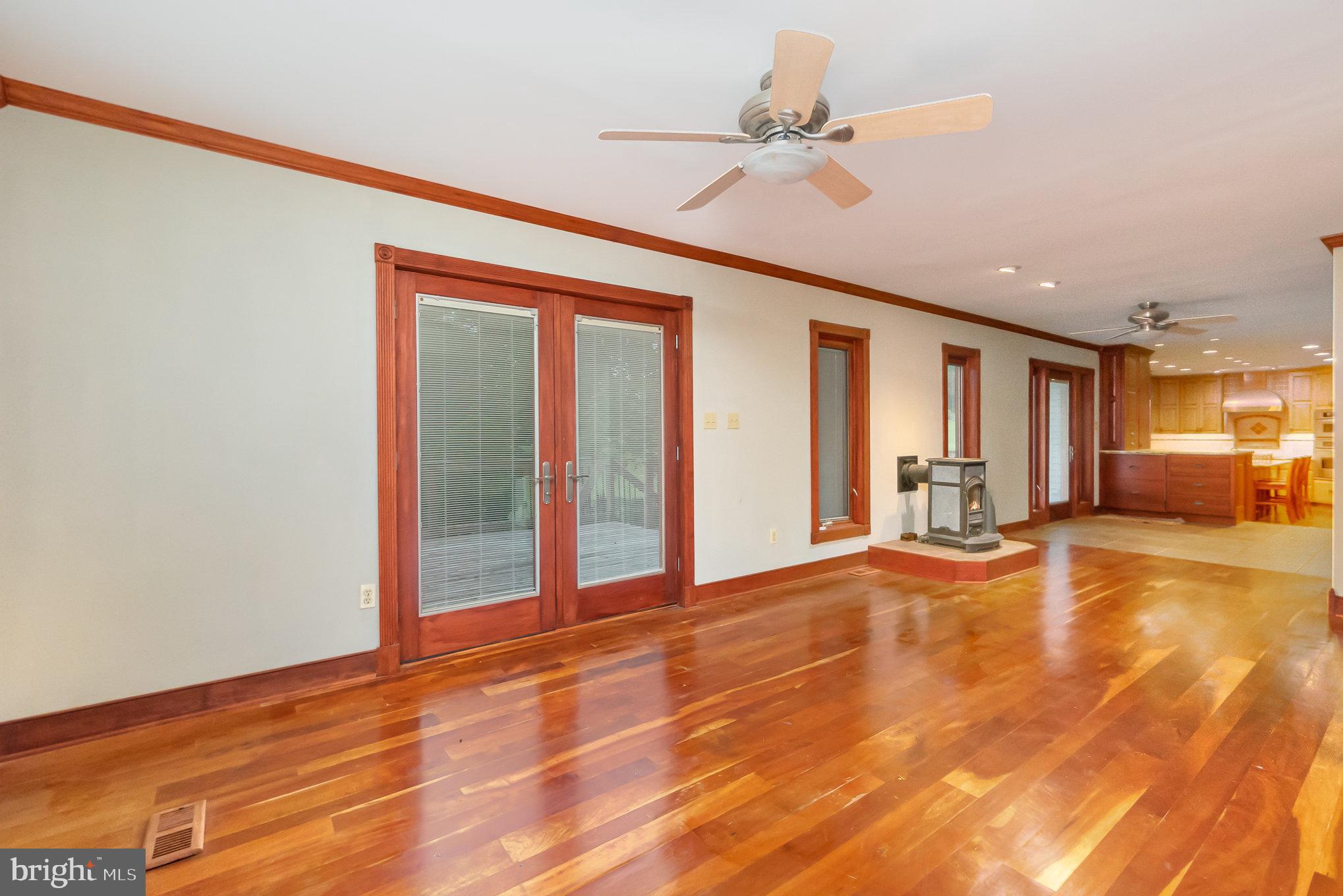 LYNS FOREST - Residential