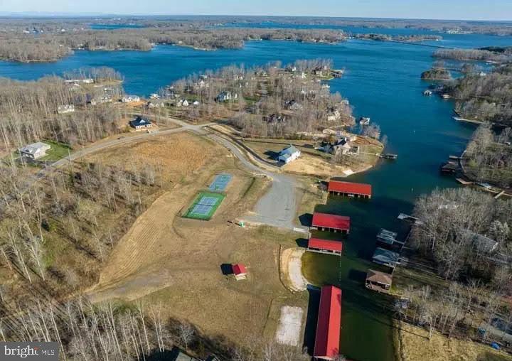 NOAHS LANDING - Residential