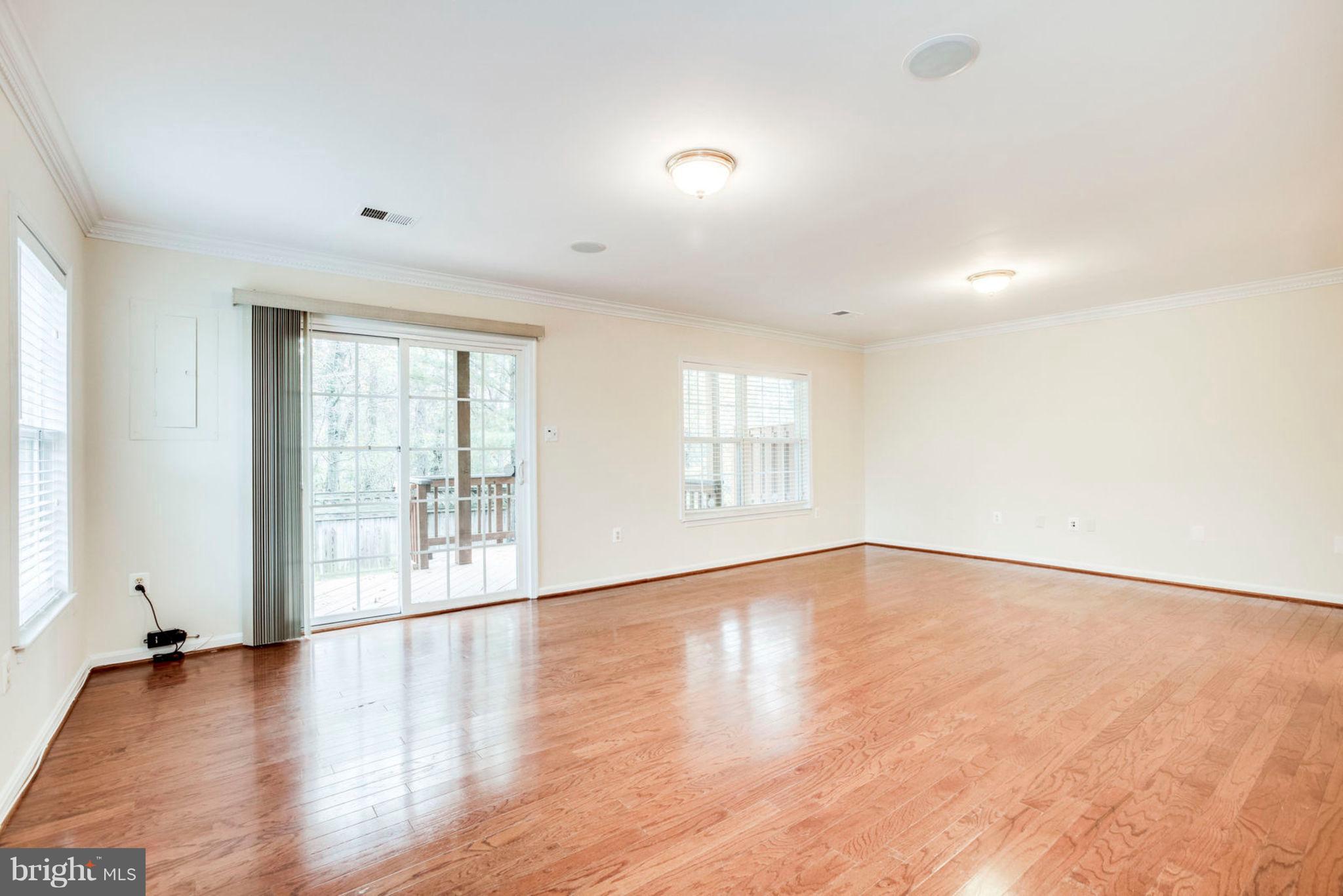 TOWNES OF MANCHESTER WOODS - Residential