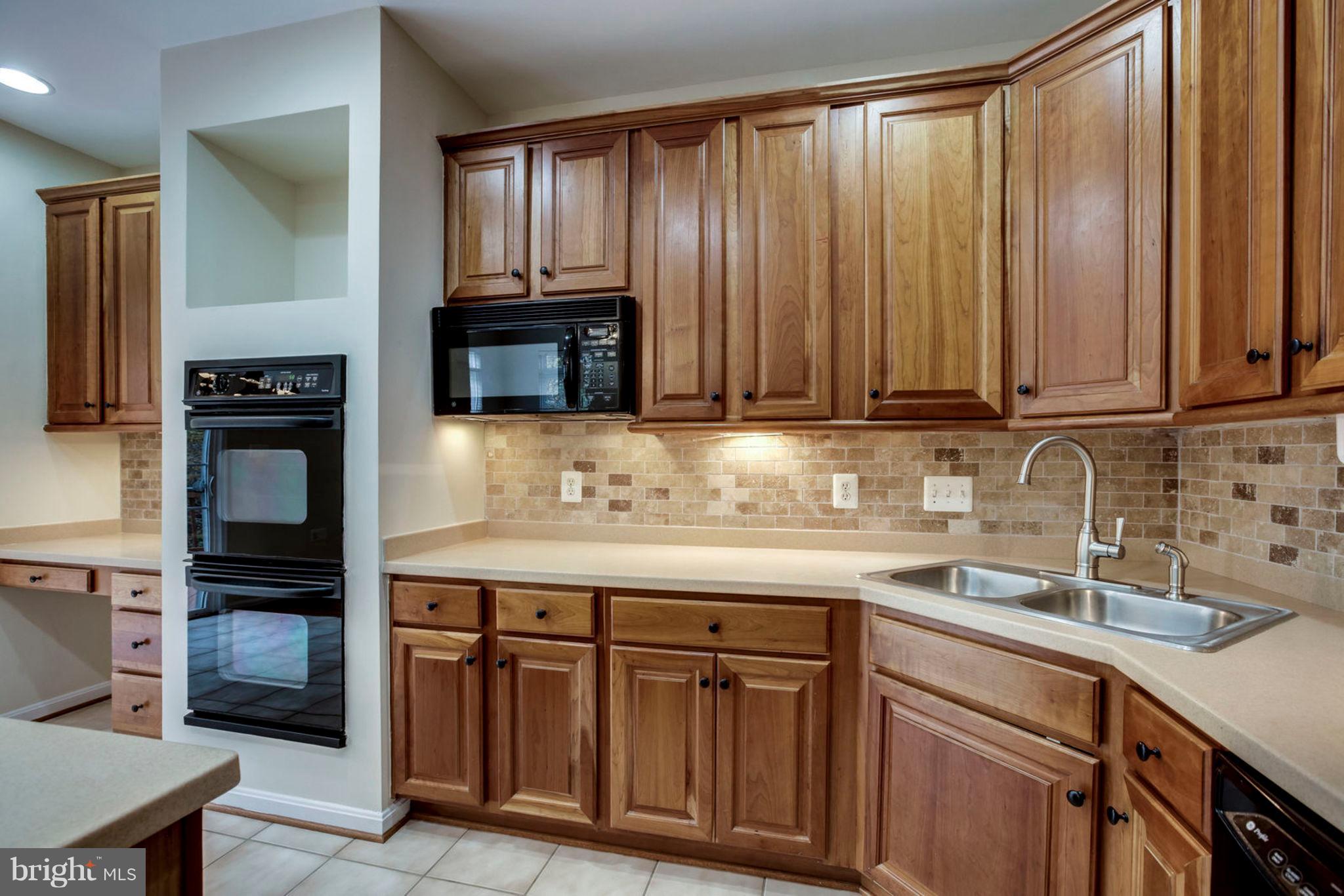 TOWNES OF MANCHESTER WOODS - Residential