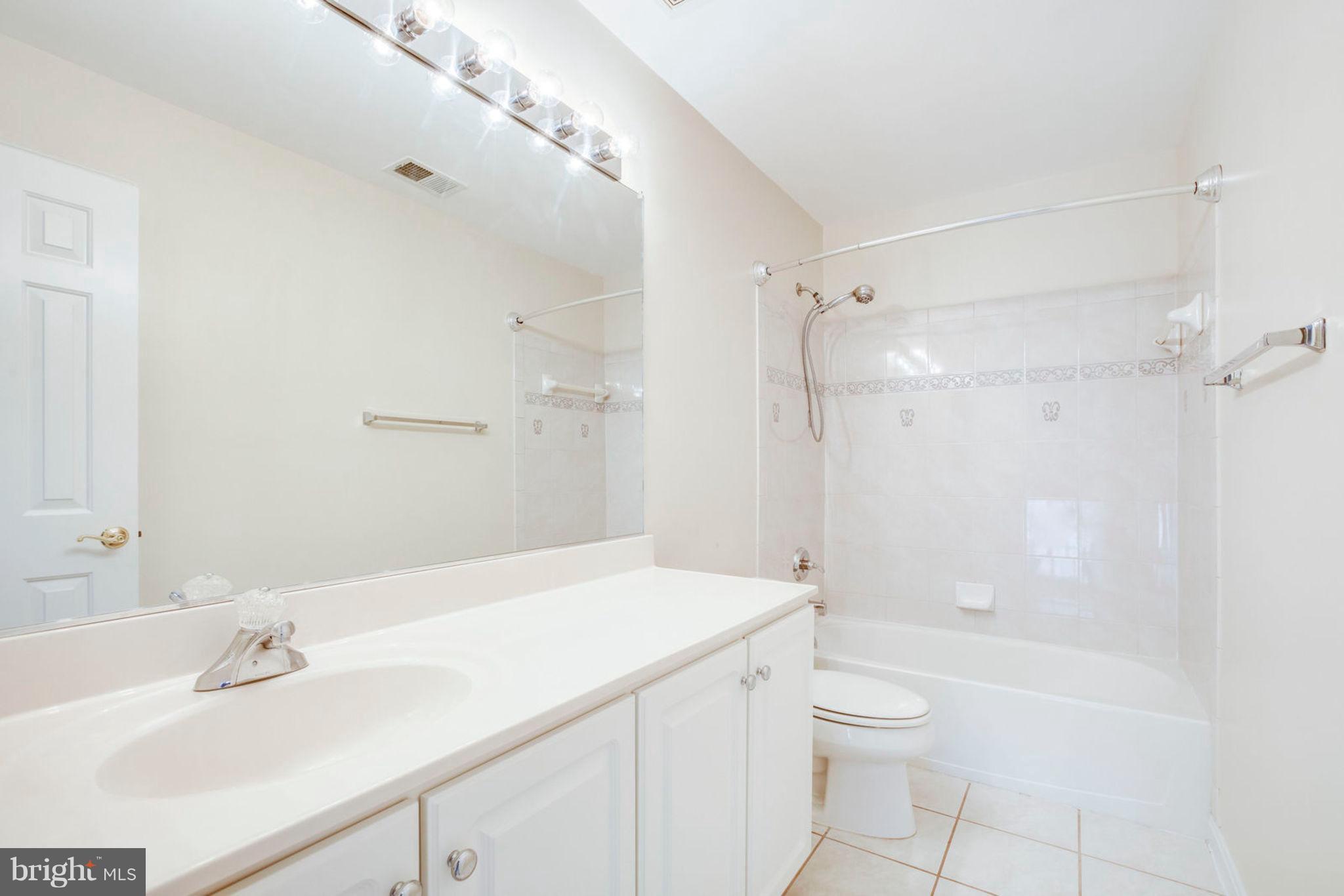 TOWNES OF MANCHESTER WOODS - Residential