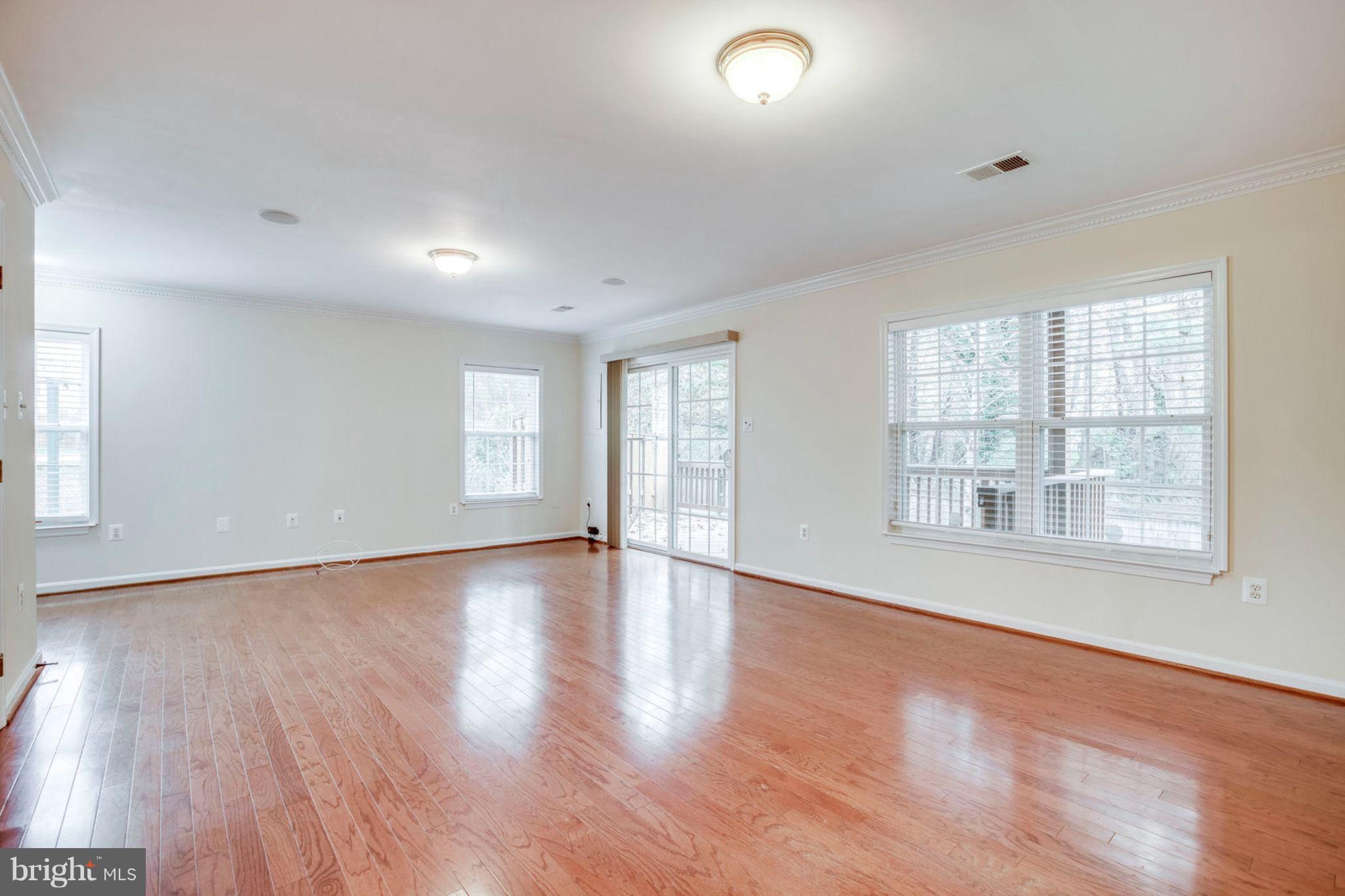 TOWNES OF MANCHESTER WOODS - Residential