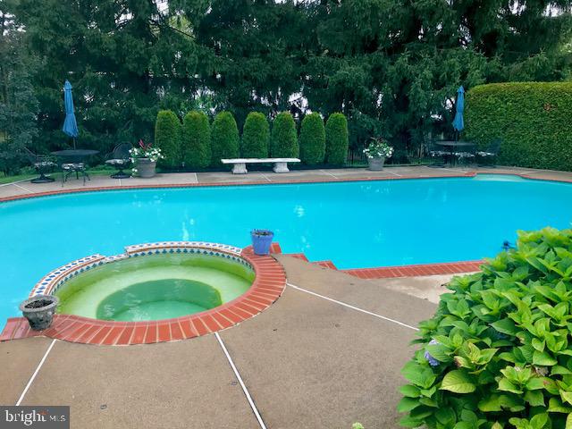 ROBIN HOOD - Residential