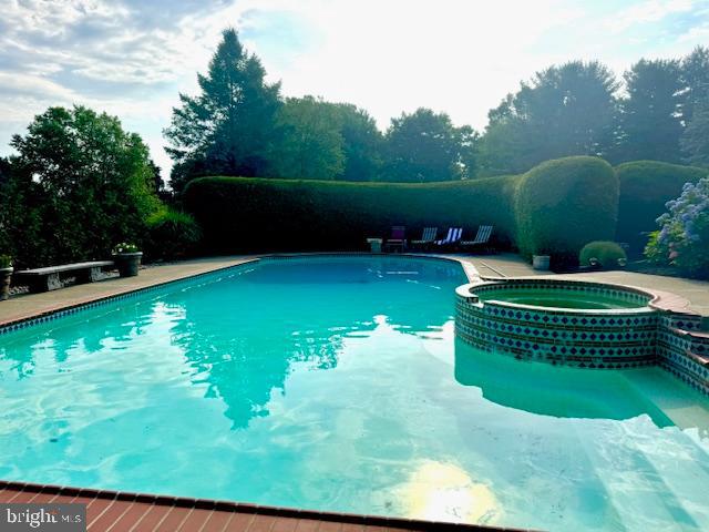 ROBIN HOOD - Residential