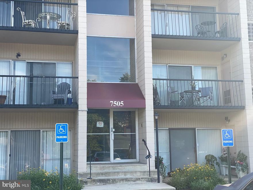 Fabulous  one bedroom unit, fully renovated with everything, granite counter tops, upgraded bathroom, floors, everything you want to be living like a King or Queen. The pictures do not tell the full story, You must see it to enjoy it, appreciate it and come and feel right at home.  Buy today, move in tomorrow.  Transportation is at the corner and the metro is just a few blocks away.  Shopping is close by as well.  there is a picnic area for Bar B Qing and much more.  Come see, look around, enjoy and buy for your comfort and pleasure.