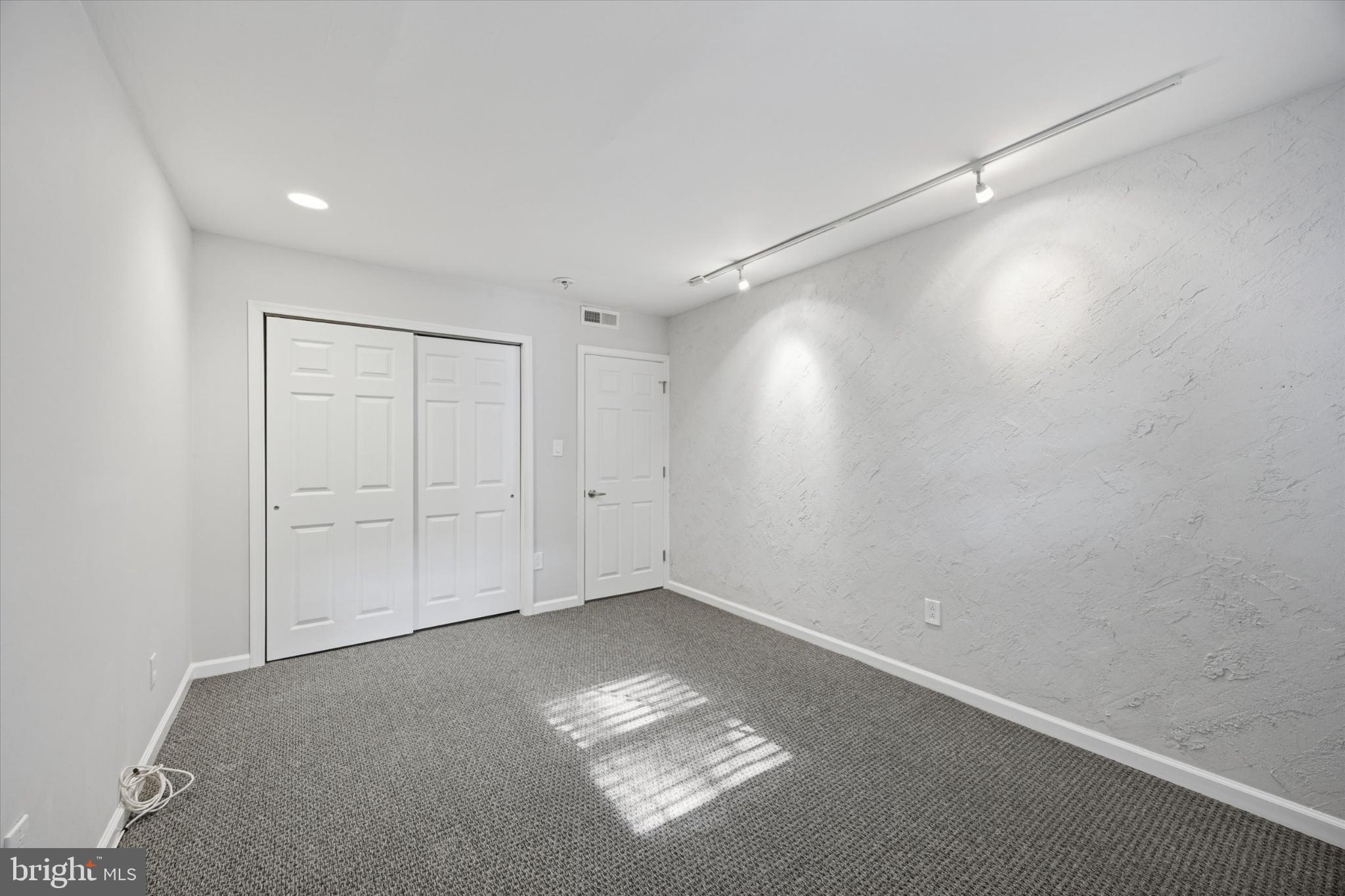 ROXBOROUGH - Residential Lease