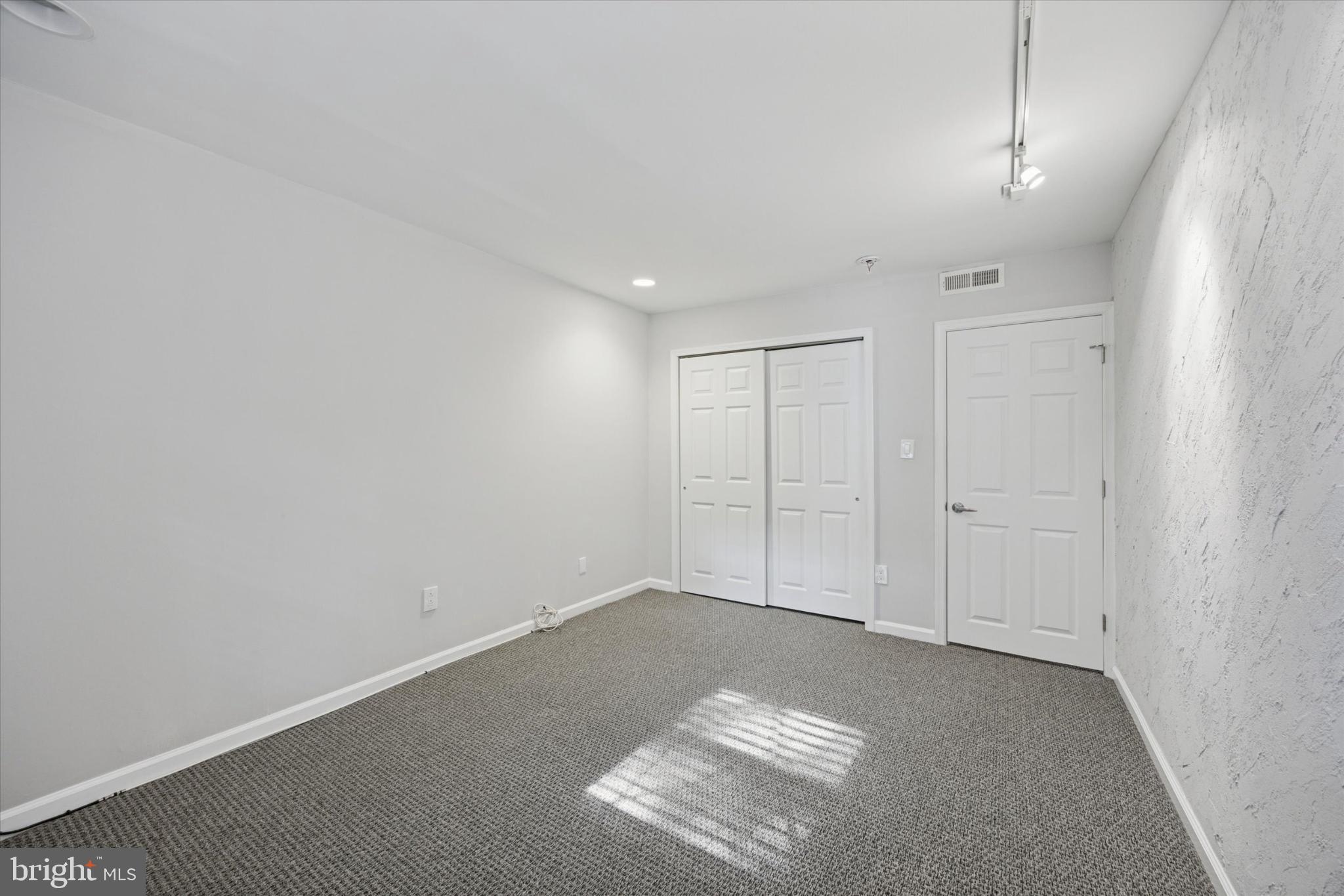 ROXBOROUGH - Residential Lease