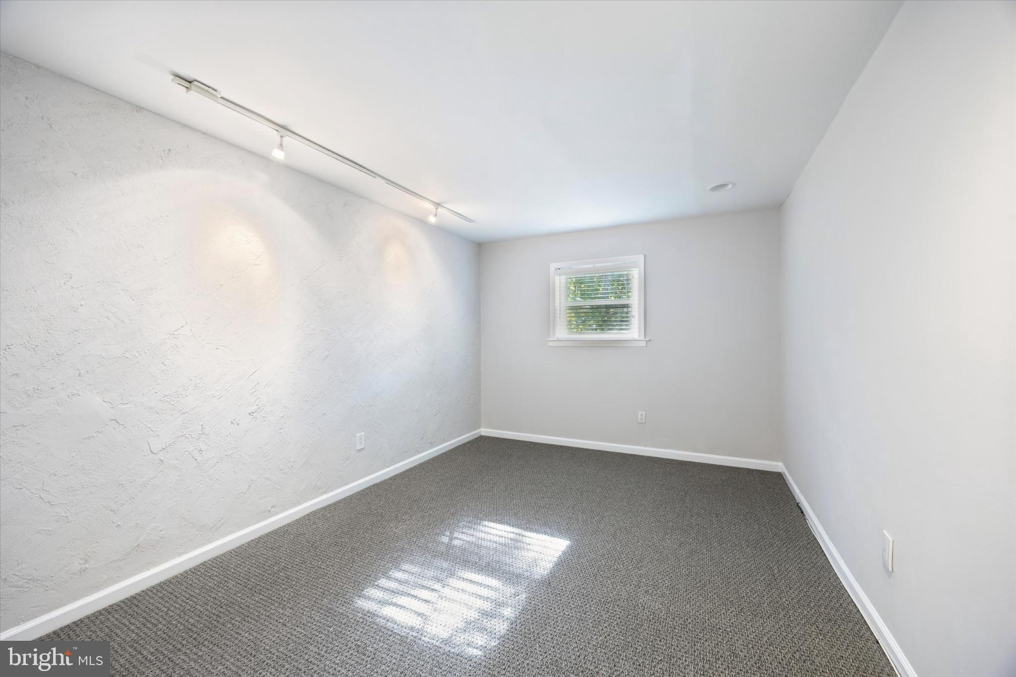 ROXBOROUGH - Residential Lease