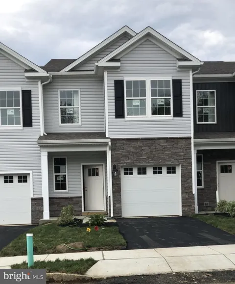MLS: NJCD2082594