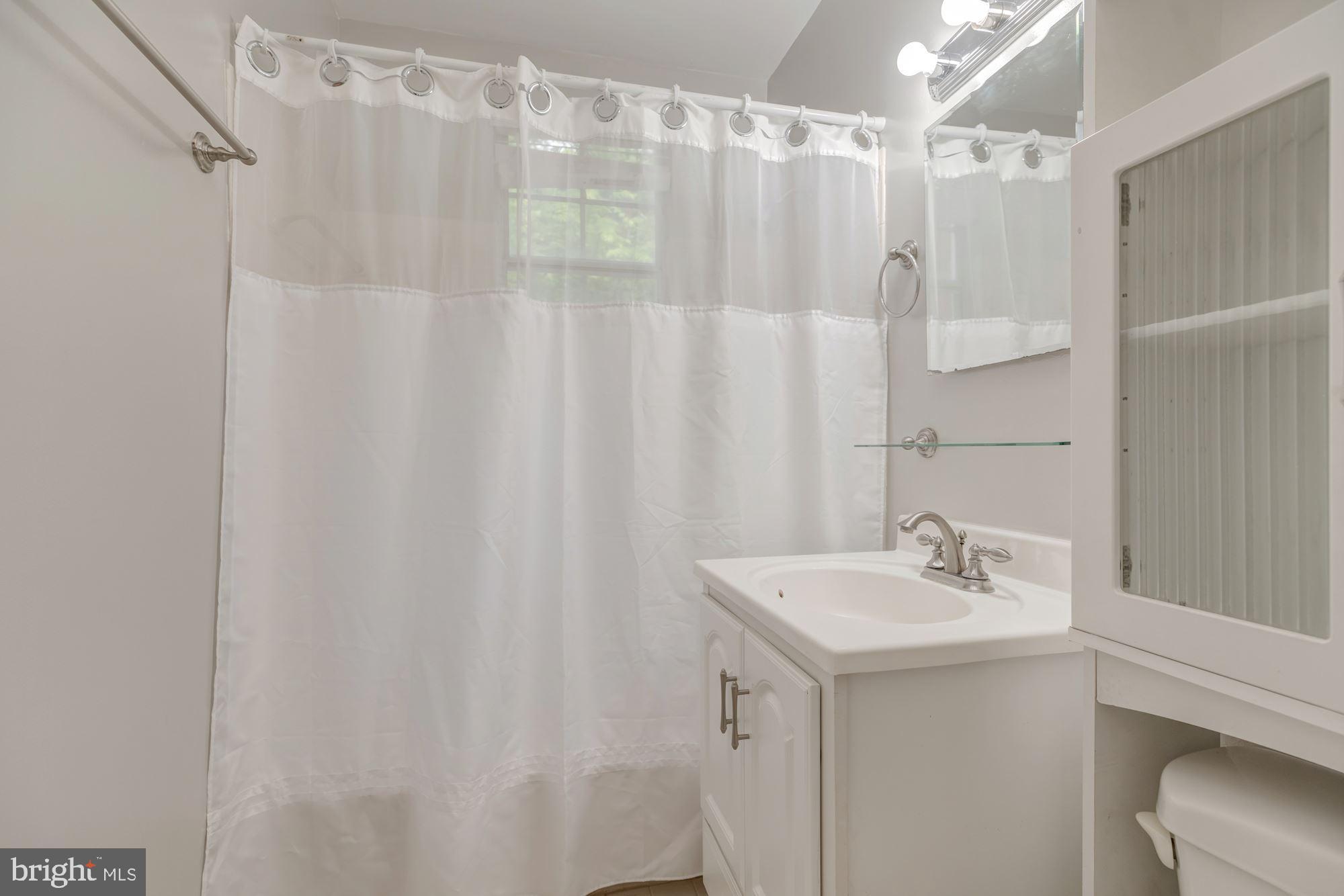 COLONIAL VILLAGE - Residential