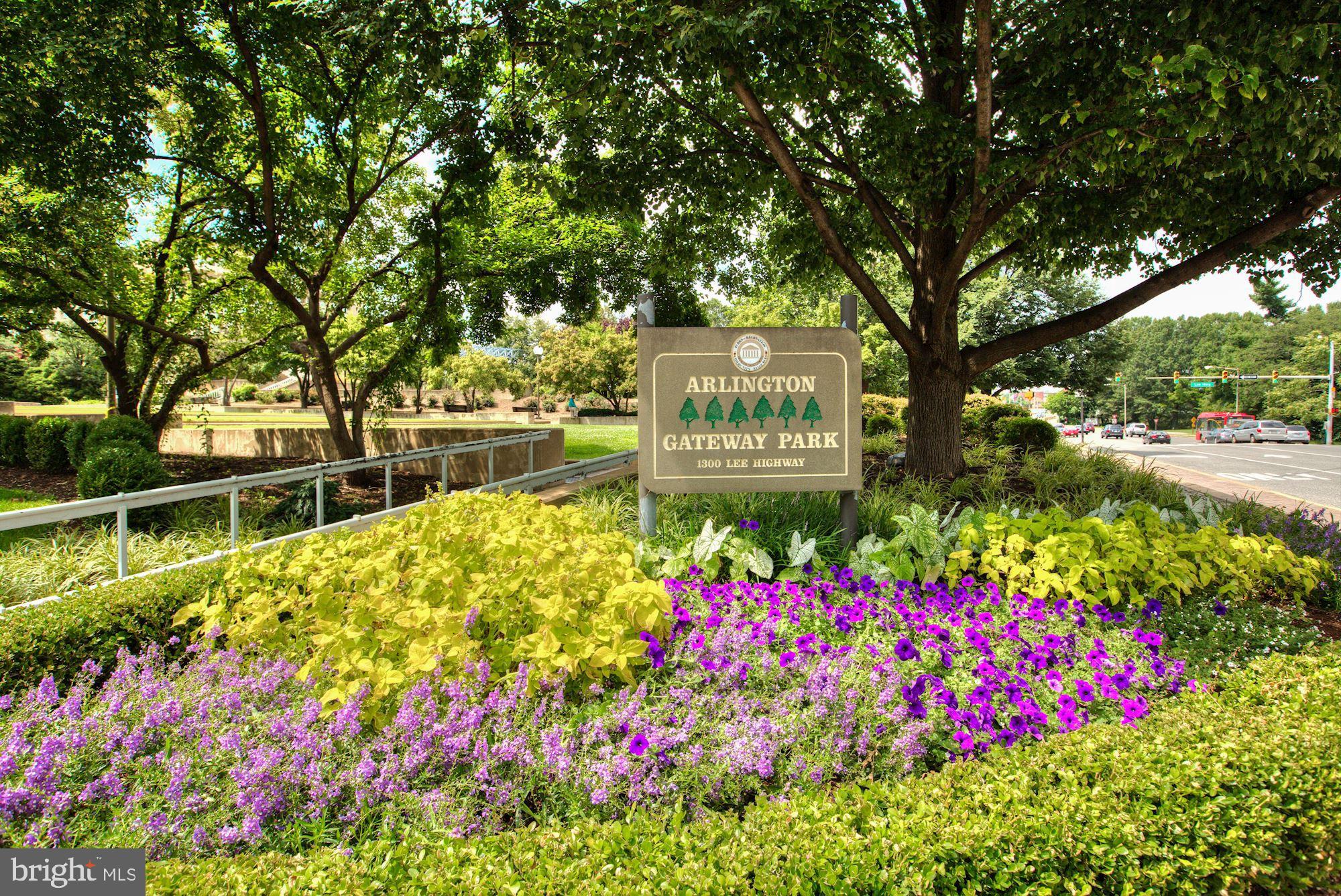 COLONIAL VILLAGE - Residential