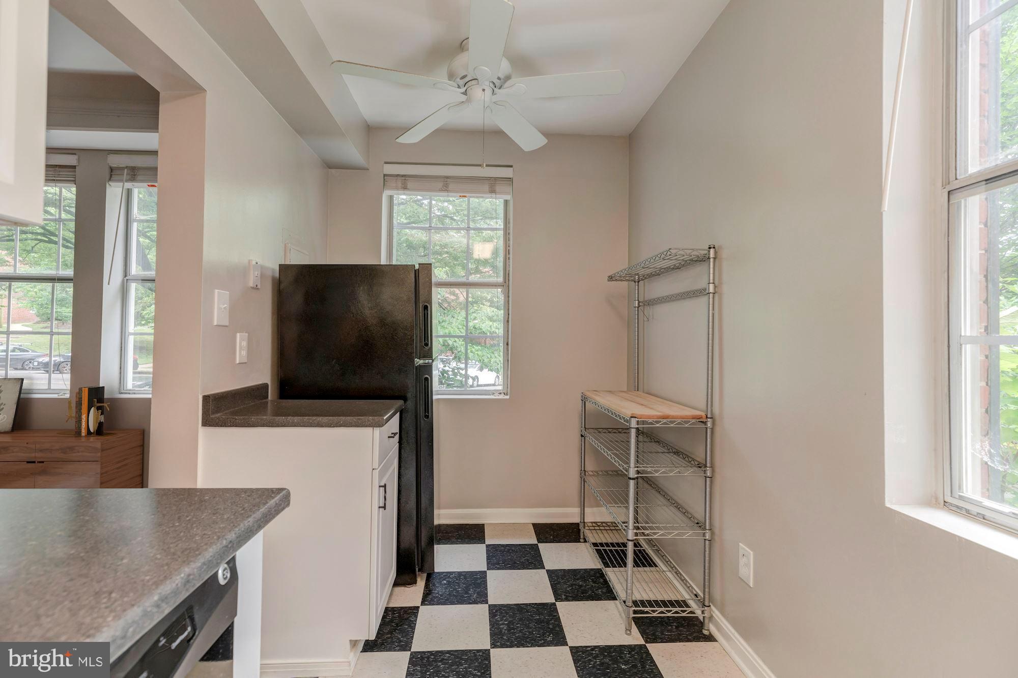 COLONIAL VILLAGE - Residential