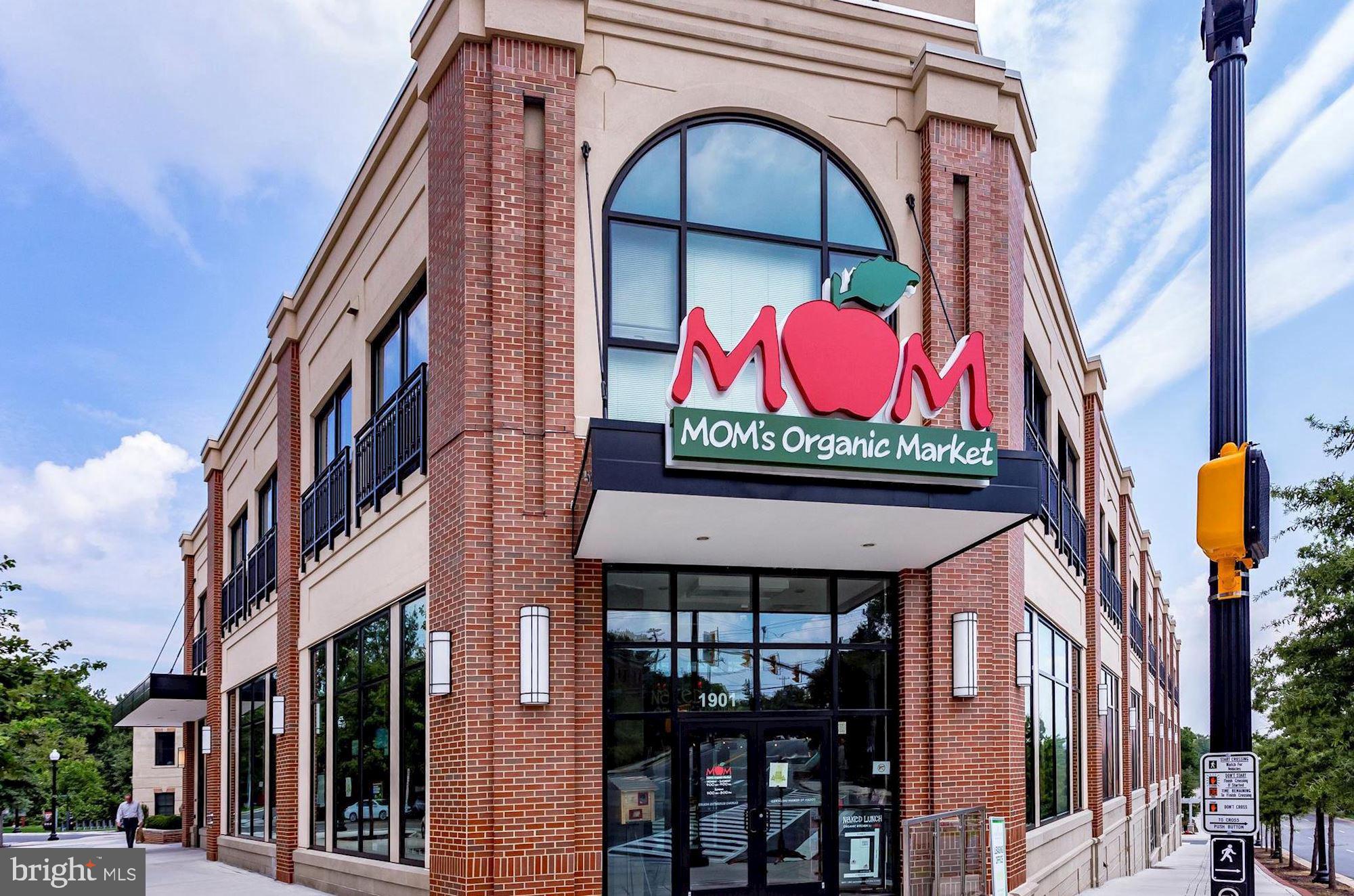 COLONIAL VILLAGE - Residential