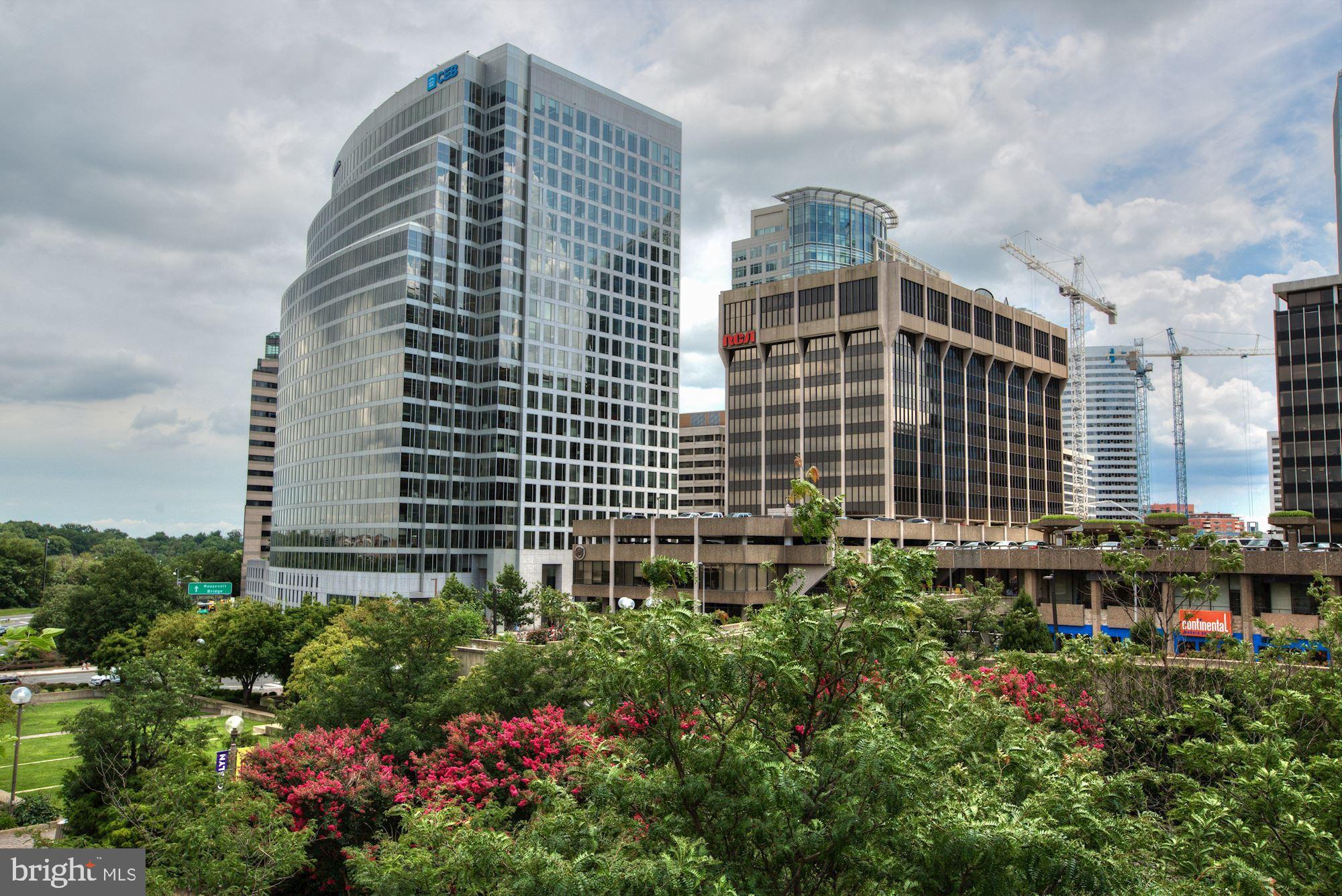 COLONIAL VILLAGE - Residential