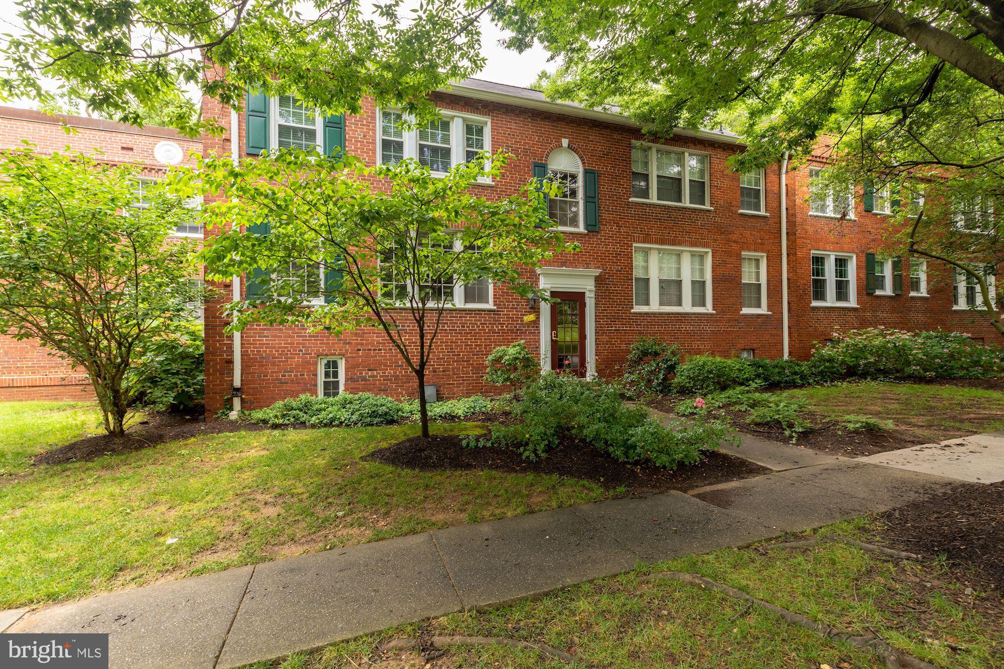 COLONIAL VILLAGE - Residential