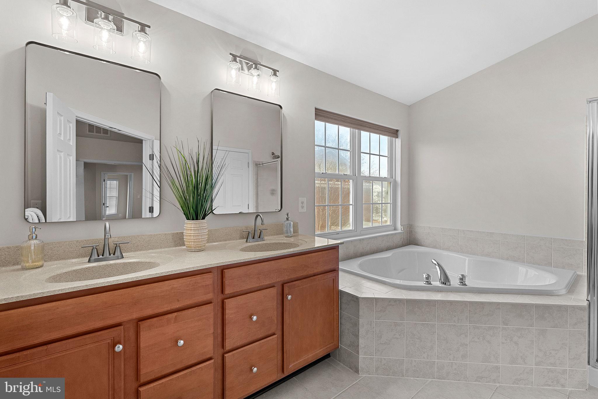 SOUTH RIDING - Residential