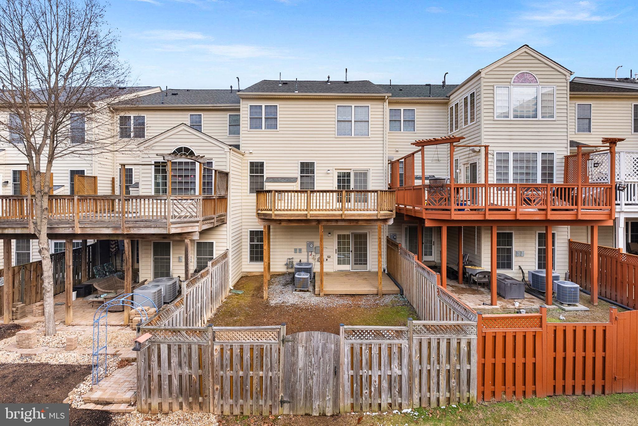 SOUTH RIDING - Residential