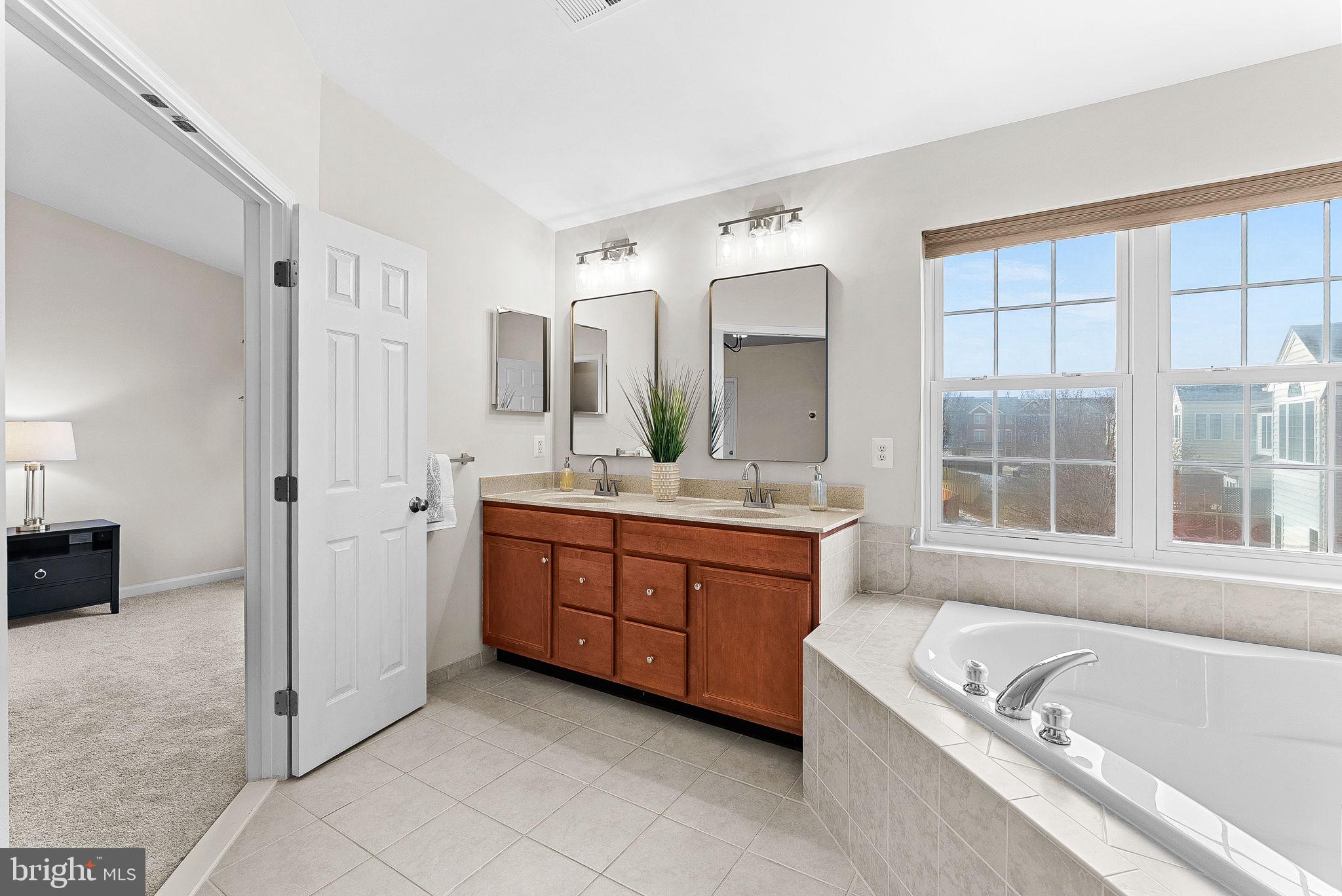 SOUTH RIDING - Residential