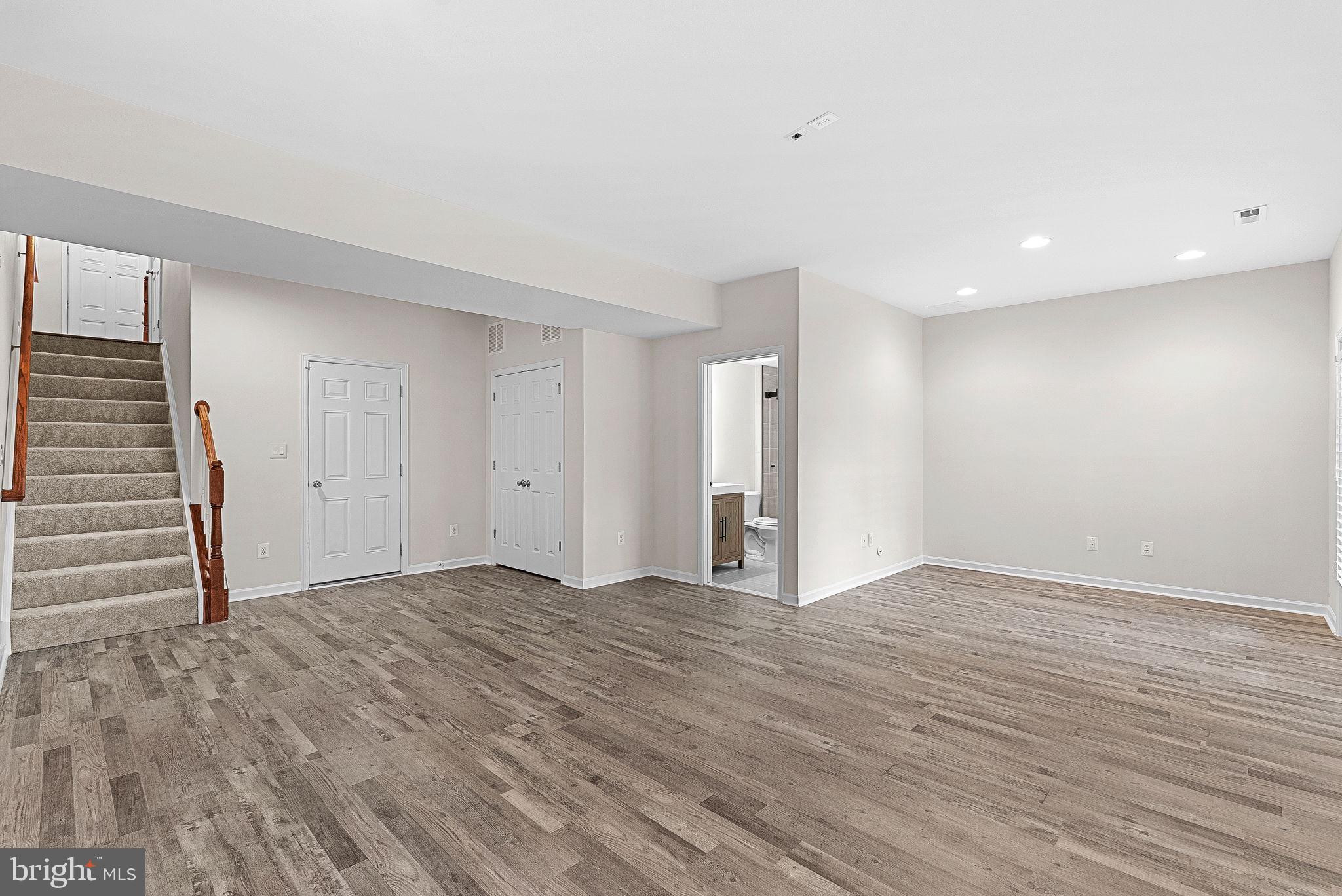 SOUTH RIDING - Residential