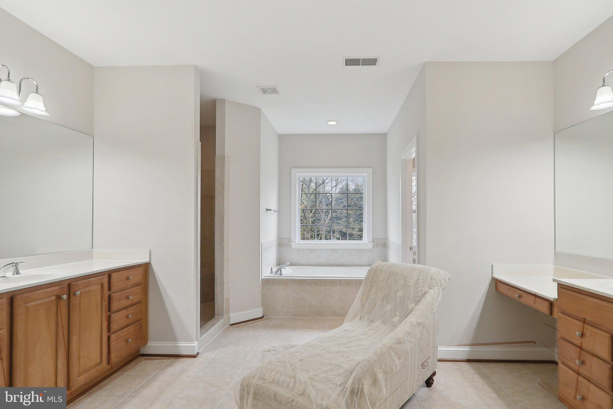 HAMILTON MEADOW - Residential