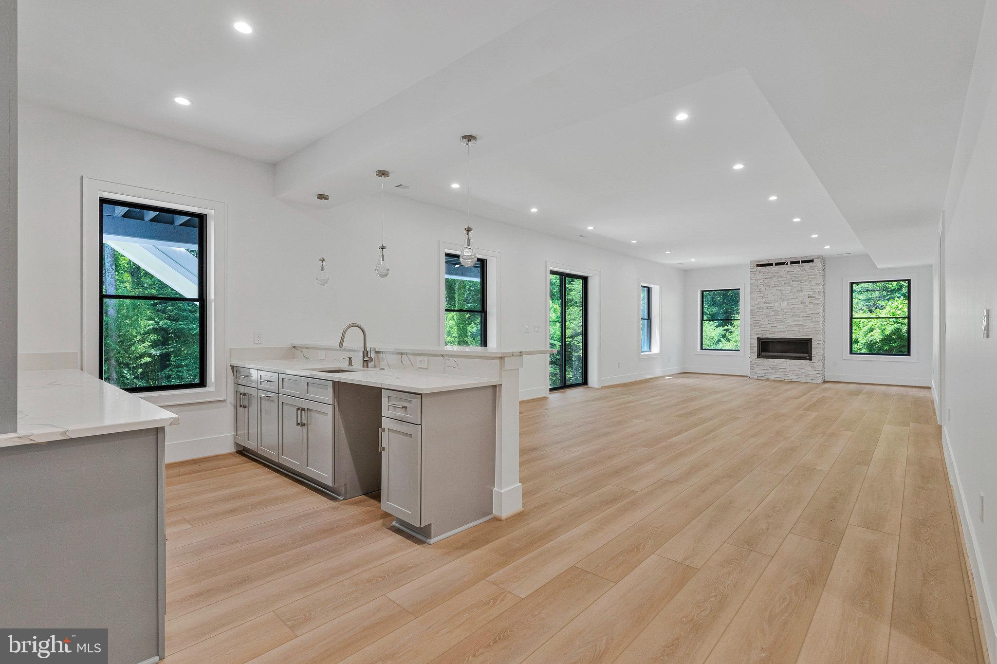 SALONA VILLAGE - Residential